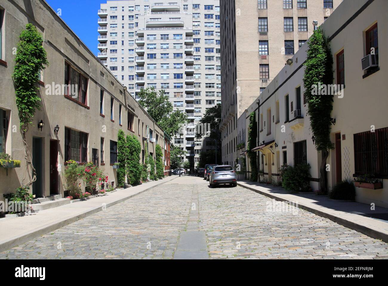 Washington Mews, eine denkmalgeschützten Straße mit historischen Kutschenhäusern, Greenwich Village, Manhattan, New York City, USA Stockfoto