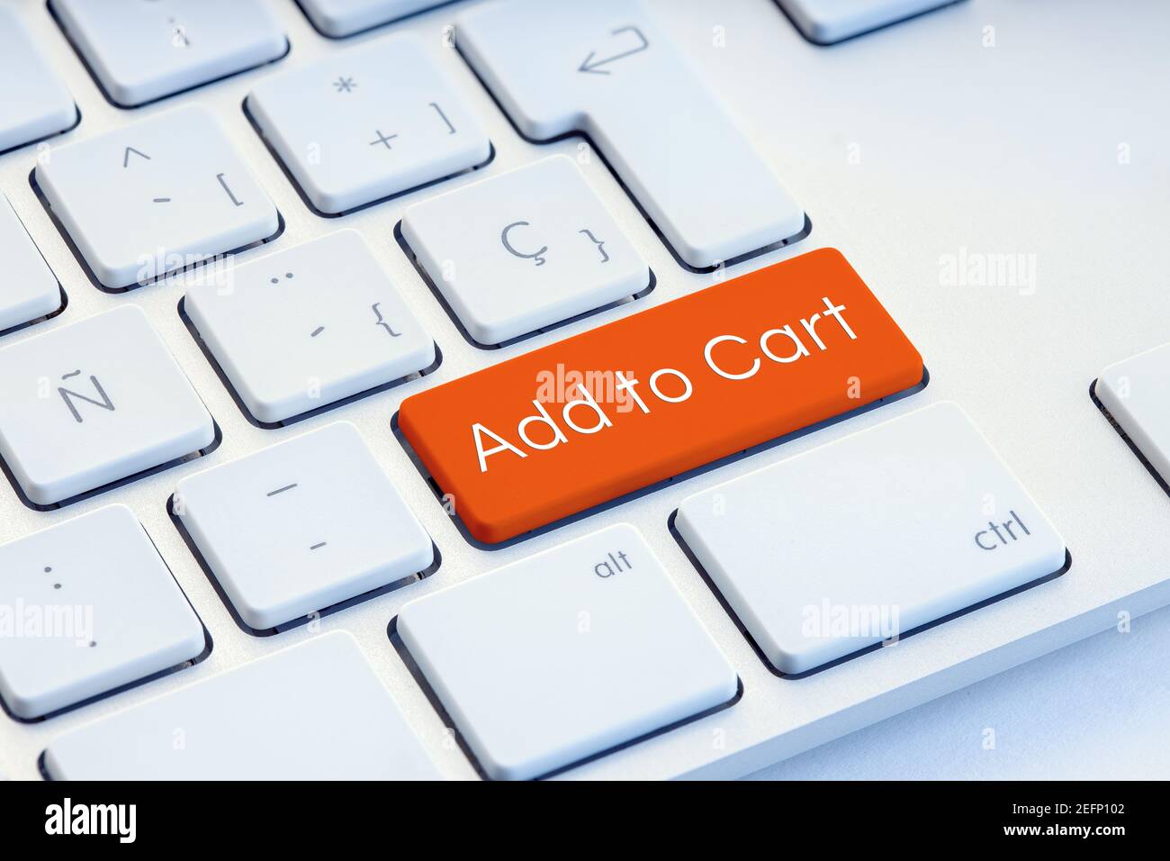 In den Warenkorb orange auf Computer Tastatur-Taste Stockfoto