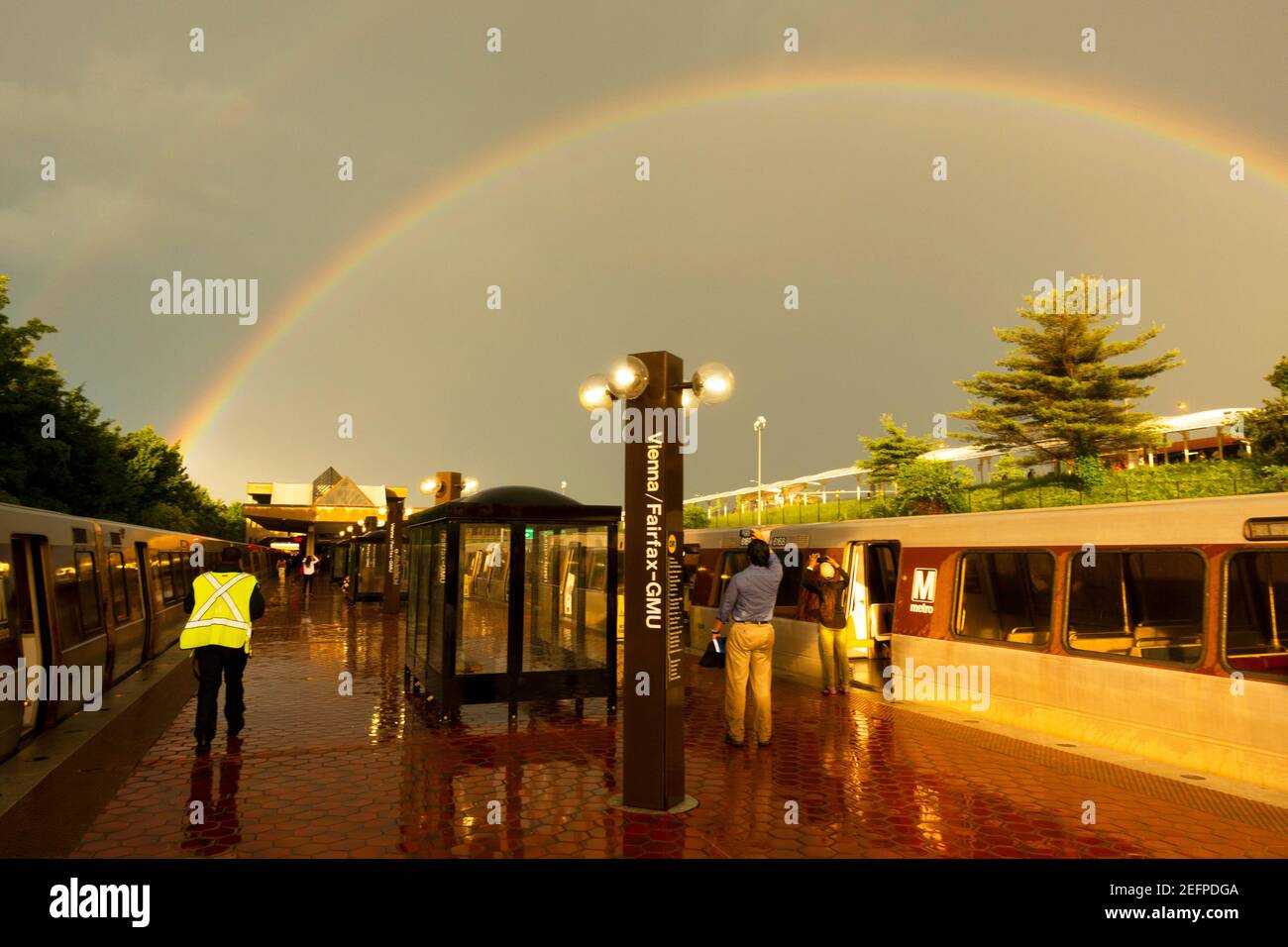 regenbogen über Wien Fairfax GMU Bahnhof in Wien Virginia Stockfoto