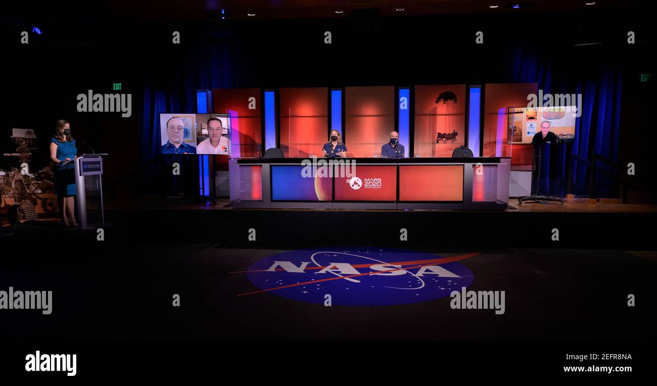 Pasadena, Vereinigte Staaten Von Amerika. Februar 2021, 16th. NASA und JPL Perseverance Mars Rover Mission Management während einer NASA Perseverance Rover Mission Science Overview, am NASA Jet Propulsion Laboratory 16. Februar 2021 in Pasadena, Kalifornien. Der Perseverance Mars Rover soll am 18. Februar auf dem Mars landen, um nach Zeichen des alten mikrobiellen Lebens zu suchen. Quelle: Planetpix/Alamy Live News Stockfoto