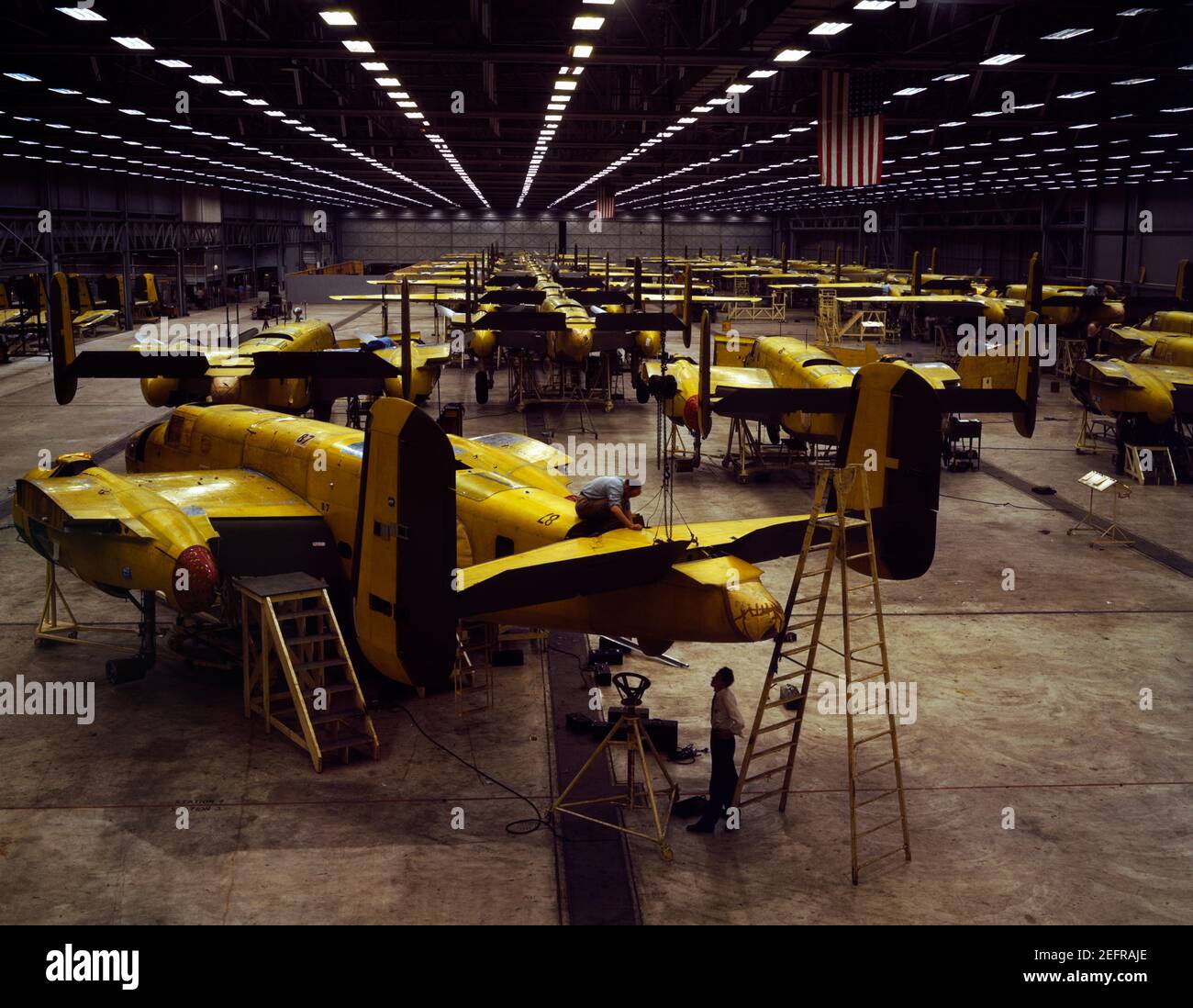 Montage der North American B-25 Mitchell in Kansas City, Kansas, 1942 Stockfoto