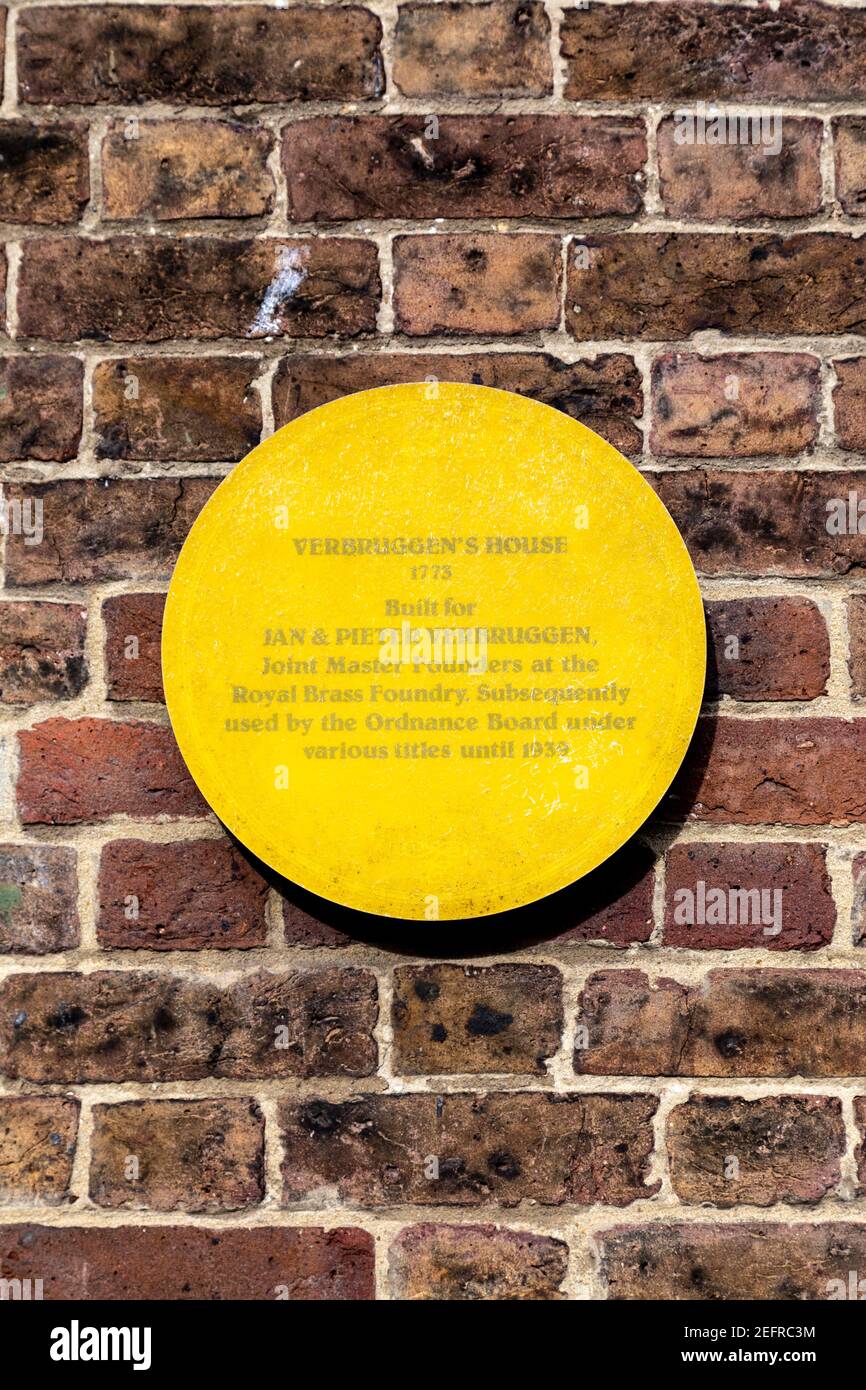 Plakette an der Fassade von Verbruggen's House, Royal Arsenal Riverside, Woolwich, Großbritannien Stockfoto