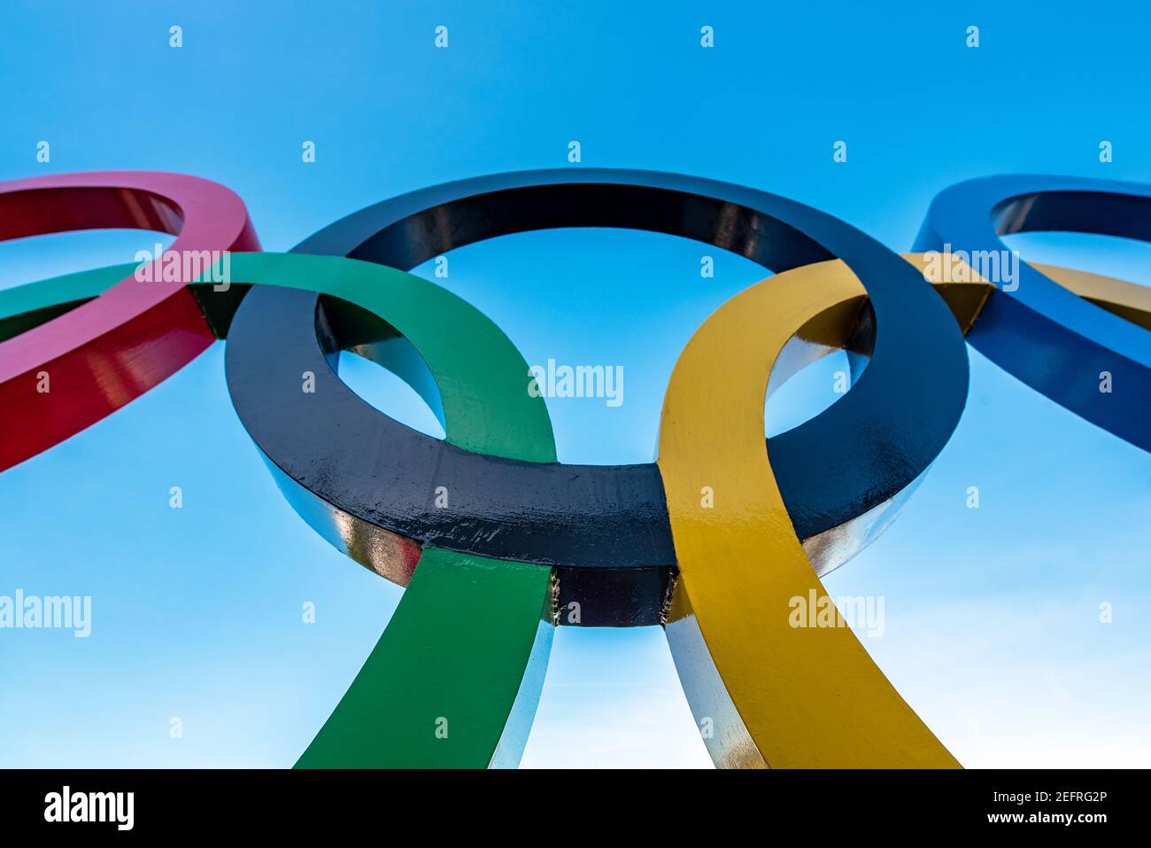 Olympischen Ringe Silberne olympische ringe -Fotos und -Bildmaterial in hoher Auflösung ...