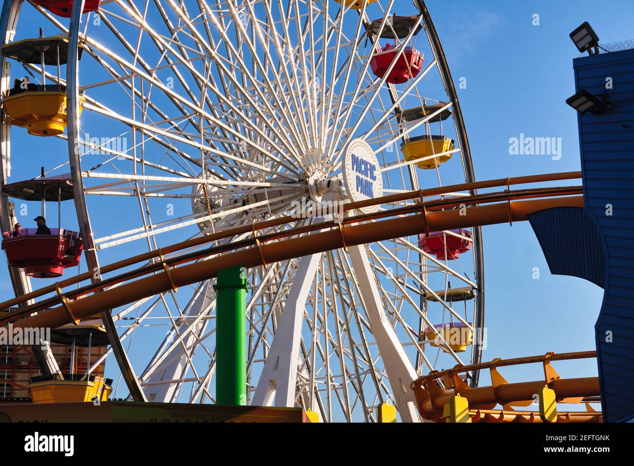 Low Angle View of a Ferris Wheel, Santa Monica Pier, Los Angeles, Kalifornien Stockfoto