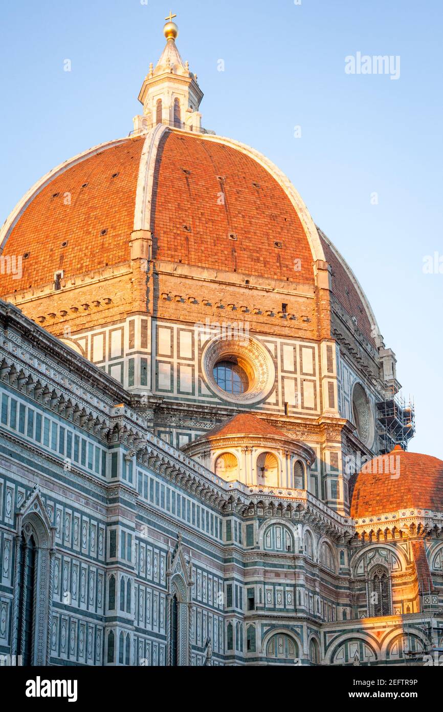 Festlegen von Sonnenlicht auf die Kuppel der Santa Maria del Fiore - Dom, Florenz, Toskana, Italien Stockfoto