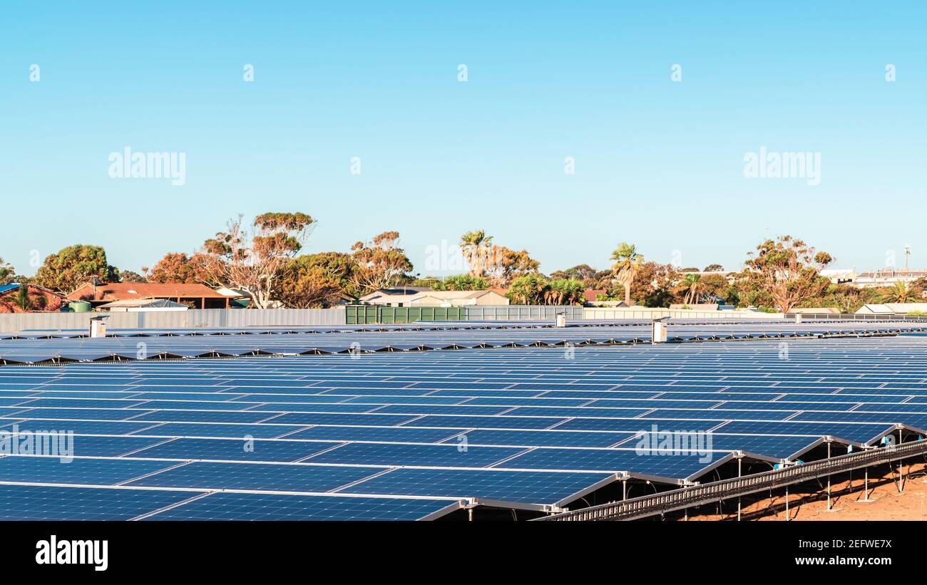 Neue Solarpaneelfarm im Bau in Südaustralien Stockfoto