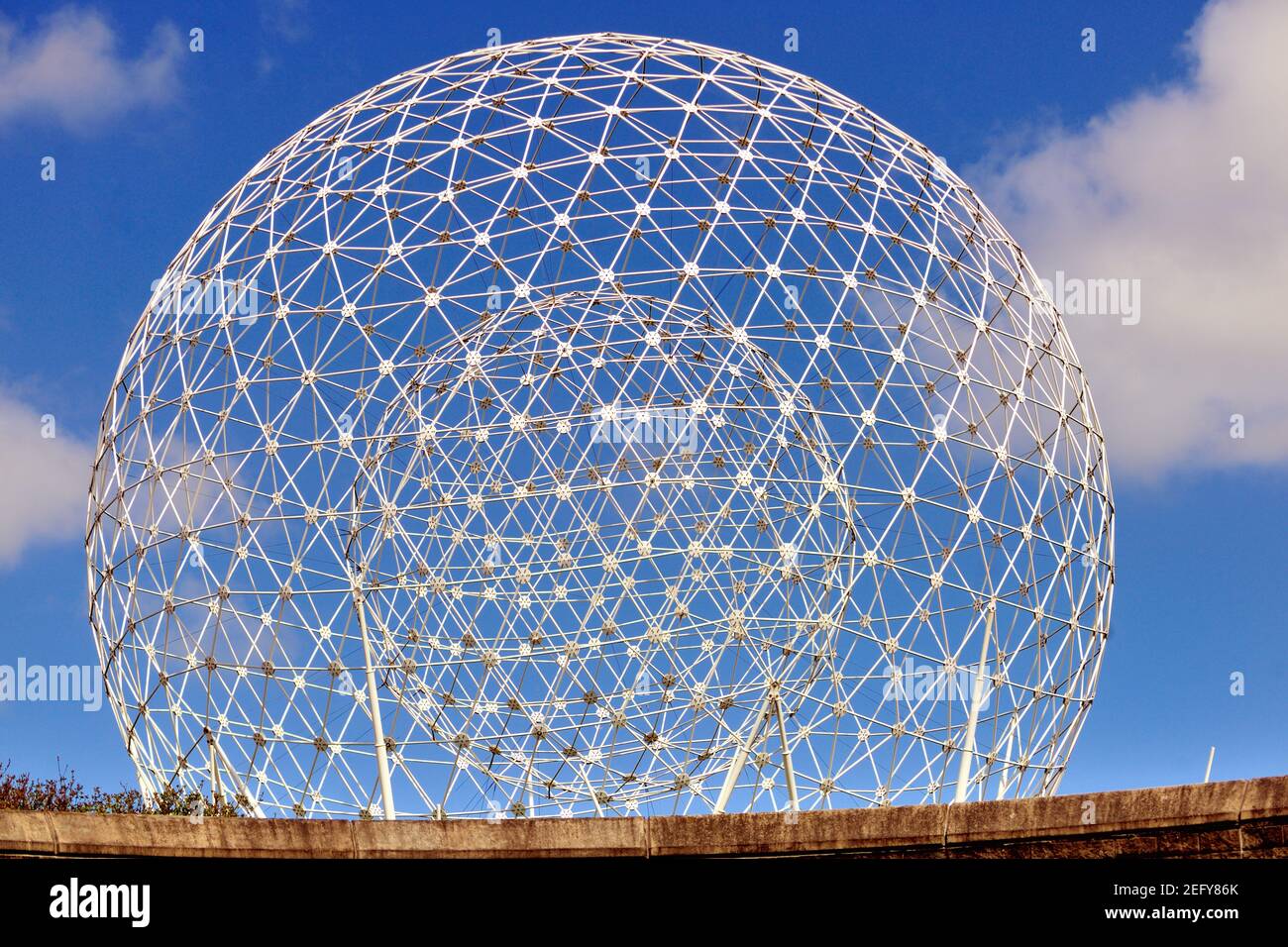 Belfast, Nordirland. Die Skulptur "Rise" die Metallskulptur ist von Wolfgang Buttress und wurde 2011 geschaffen. Stockfoto