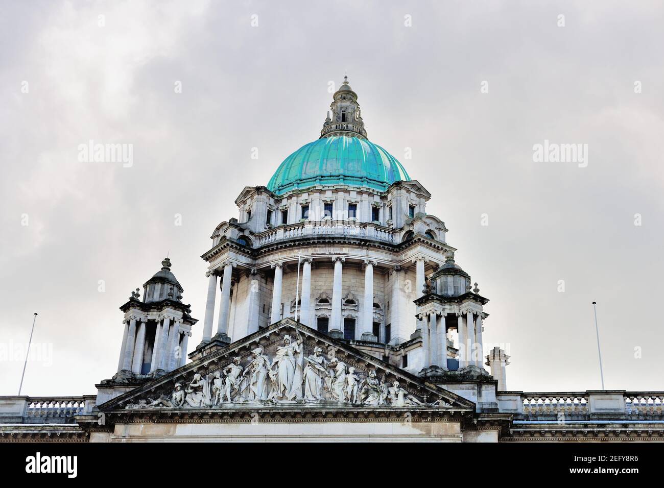 Belfast, Nordirland. Kuppel über dem Rathaus von Belfast. Rathaus ist im Herzen der Stadt in Donegall-Platz, wurde im Jahr 1906 abgeschlossen. Stockfoto