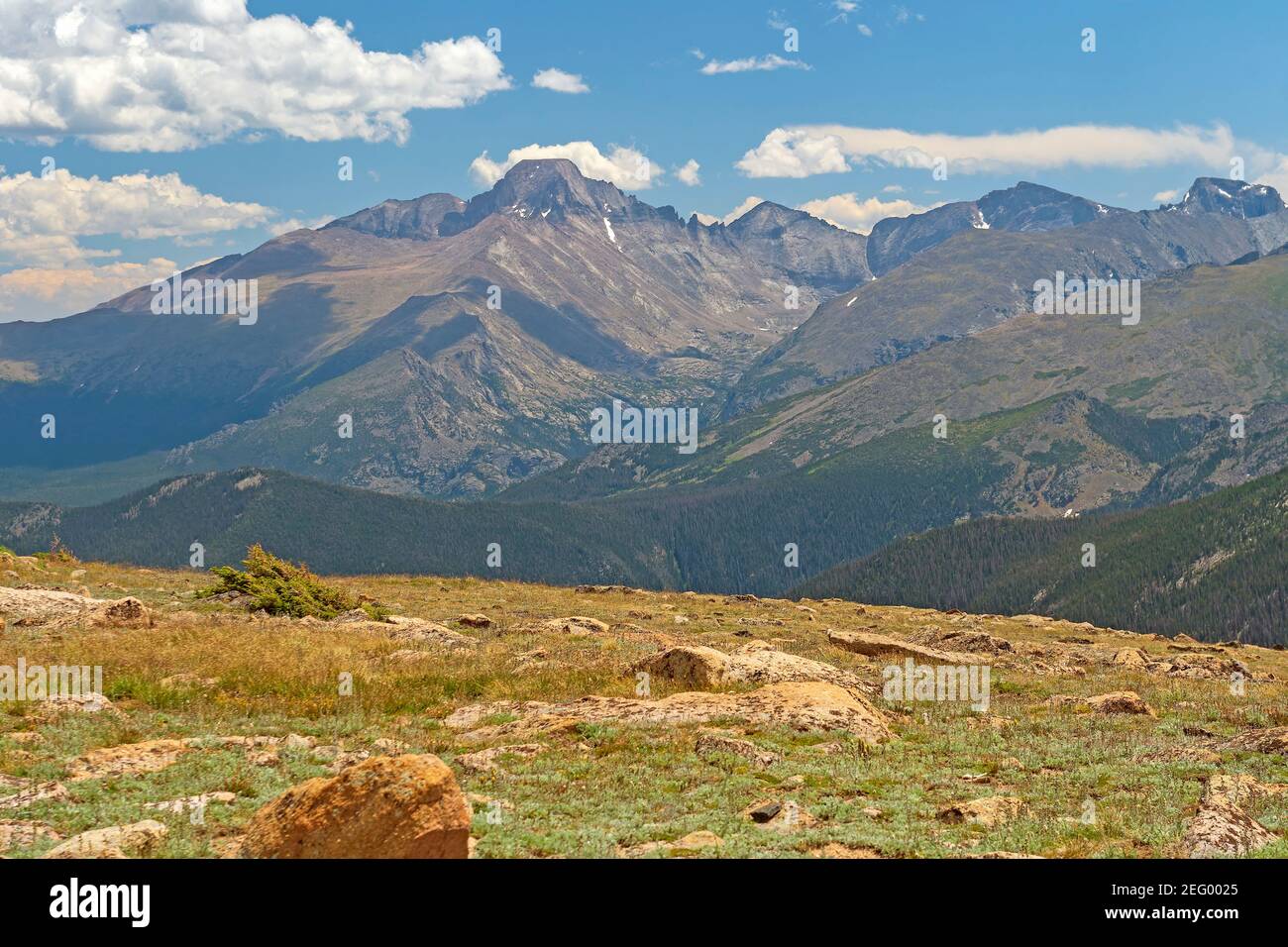 High Mountains von der Alpine Tundra in Rocky Mountain aus gesehen Nationalpark in Colorado Stockfoto