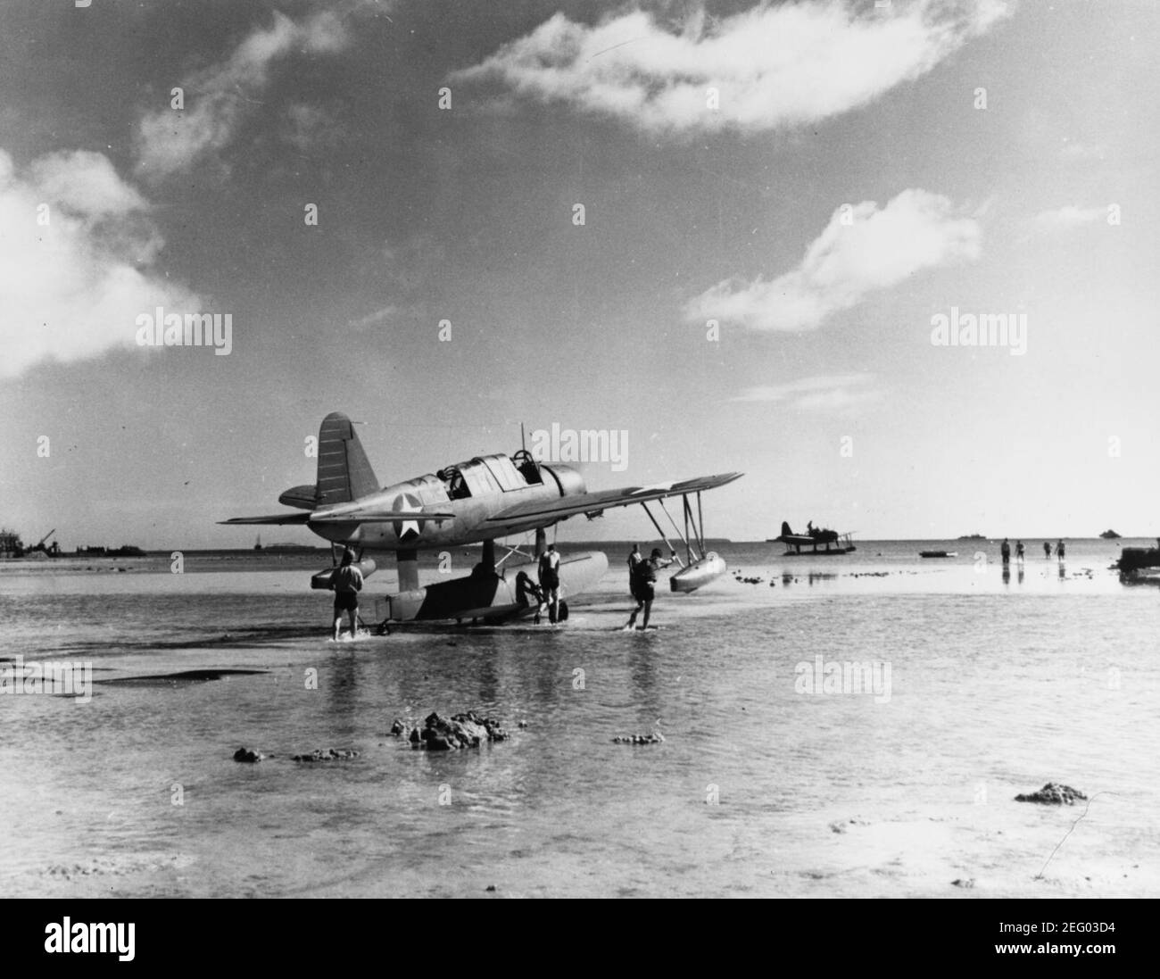 OS2U Eisvögel auf Tongatapu im Juni 1942. Stockfoto