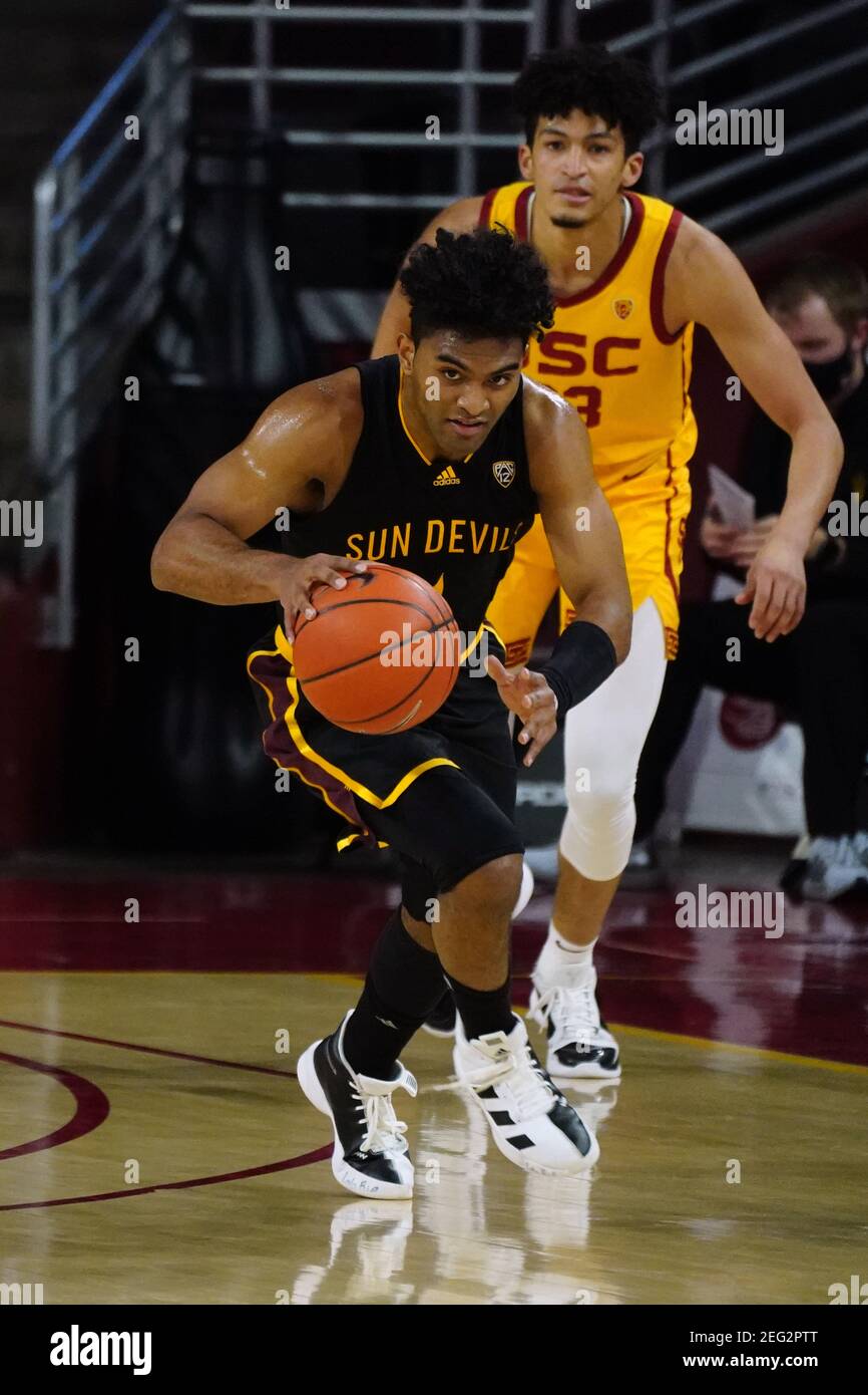 Arizona State Sun Devils Wache Remy Martin (1) dribbelt die Ball von Südkalifornien Trojanern verfolgt Max Agbonkpolo (23) Während einer NCAA-Spalte Stockfoto