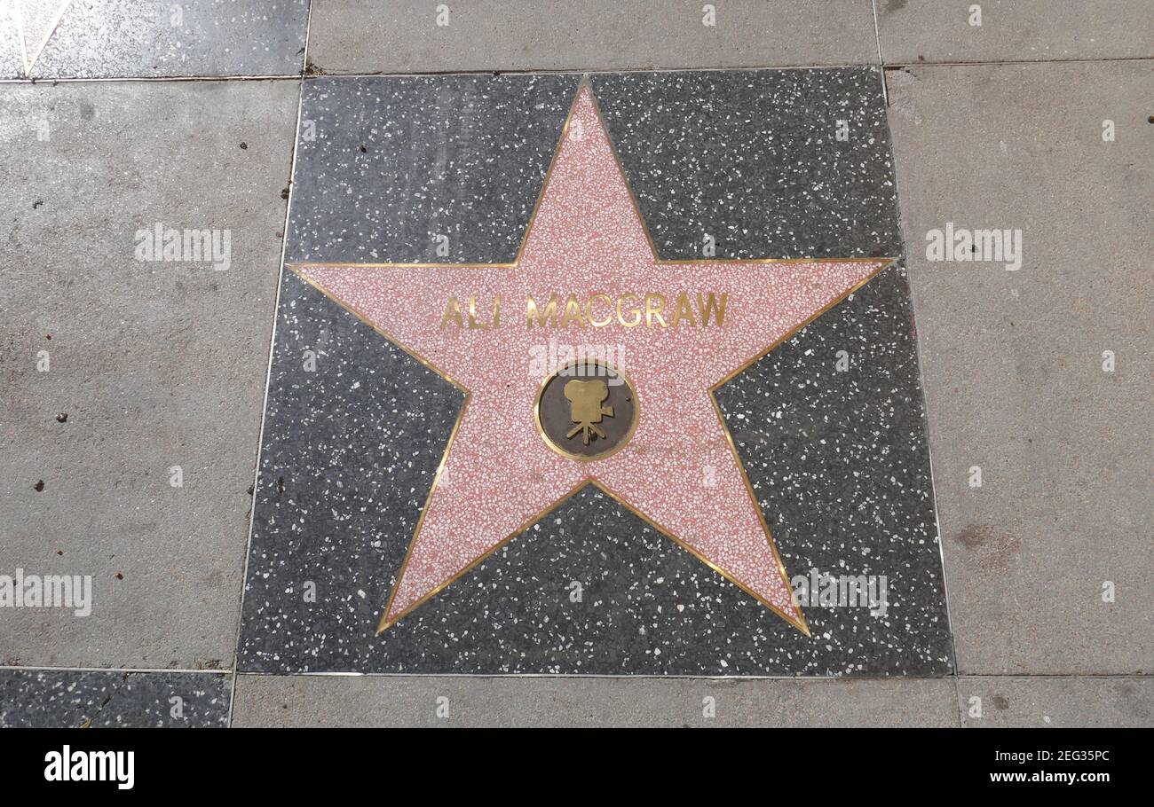 Hollywood, California, USA 17th. Februar 2021 EIN allgemeiner Blick auf die Atmosphäre der Schauspielerin Ali MacGraw Star auf dem Hollywood Walk of Fame am 17. Februar 2021 in Hollywood, Kalifornien, USA. Foto von Barry King/Alamy Stockfoto Stockfoto