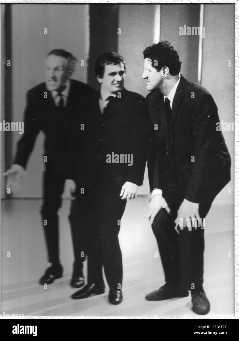 Bruce Forsyth Dudley Moore und Tommy Cooper auf der Bühne Stockfoto