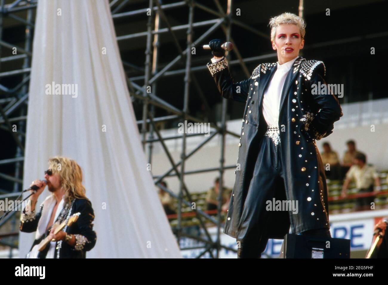 Open Air Festival im Volkspark Stadion in Hamburg, Deutschland 1987. Mitwirkender: Eurythmics, britisches Pop-Duo bestehend aus Annie Lennox und David Stewart Stockfoto
