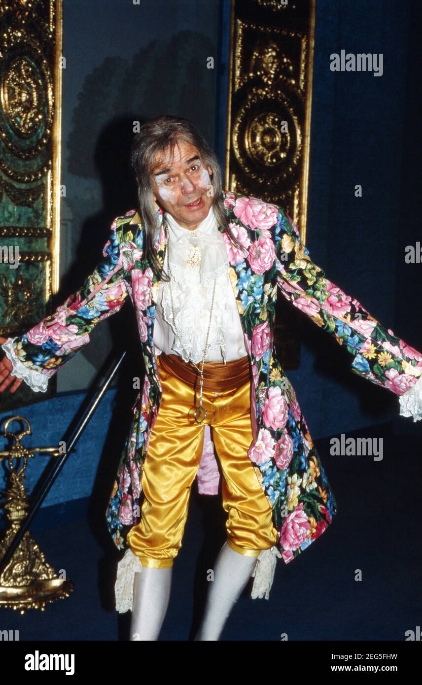 Walter Giller, deutscher Schauspieler, im Kostüm aus dem Moliere Stück 'der Bürger als Edelmann', Deutschland 1989. Stockfoto
