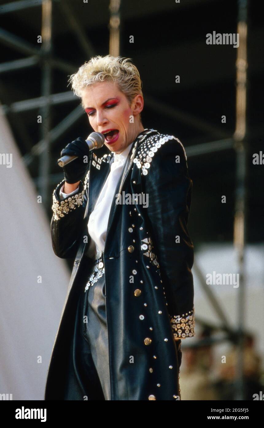 Open Air Festival im Volkspark Stadion in Hamburg, Deutschland 1987. Mitwirkender: Eurythmics, britisches Pop-Duo, hier Annie Lennox Stockfoto