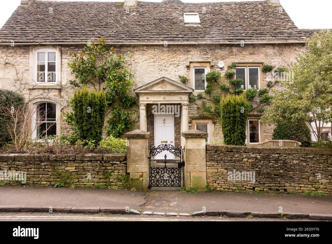 Attraktive Cotswold Steinhütte, Minchinhampton, Gloucetershire, Großbritannien Stockfoto