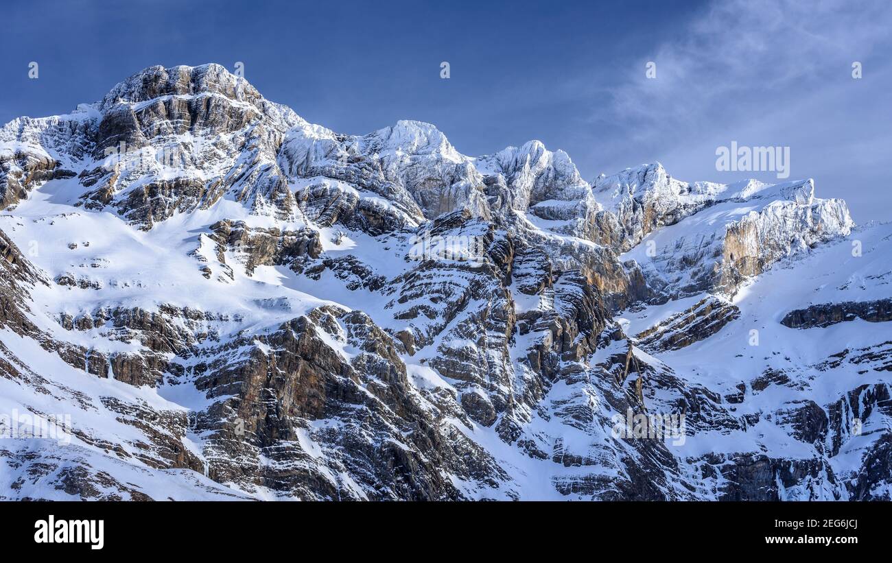 Winteransicht des Cirque de Gavarnie und des Marboré-Gipfels (Midi-Pyrénées, Pyrenäen, Frankreich) ESP: Vistas invernales del Marboré y el Circo de Gavarnie Stockfoto