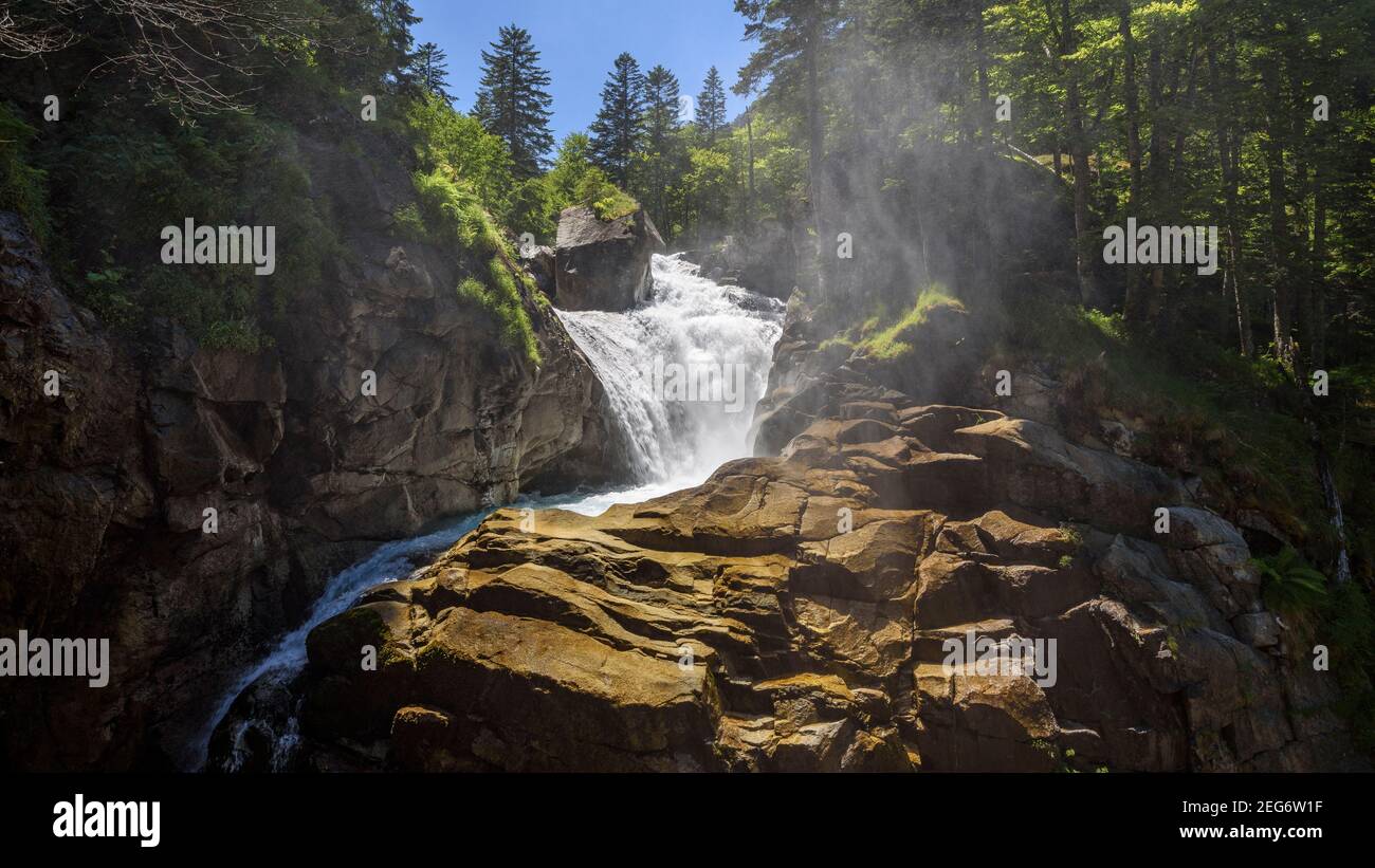 Cerisey Wasserfall auf der Route des Chemin des Cascades zwischen Cauterets und Pont d'Espagne (Cauterets, Nationalpark der Pyrenäen, Frankreich) Stockfoto