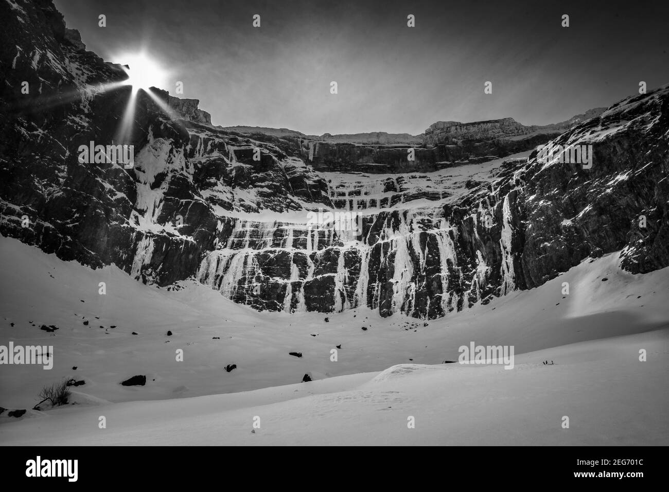 Gefrorene Wasserfälle im Winter im Cirque de Gavarnie (Gavarnie, Midi-Pyrénées, Pyrenäen, Frankreich) Stockfoto