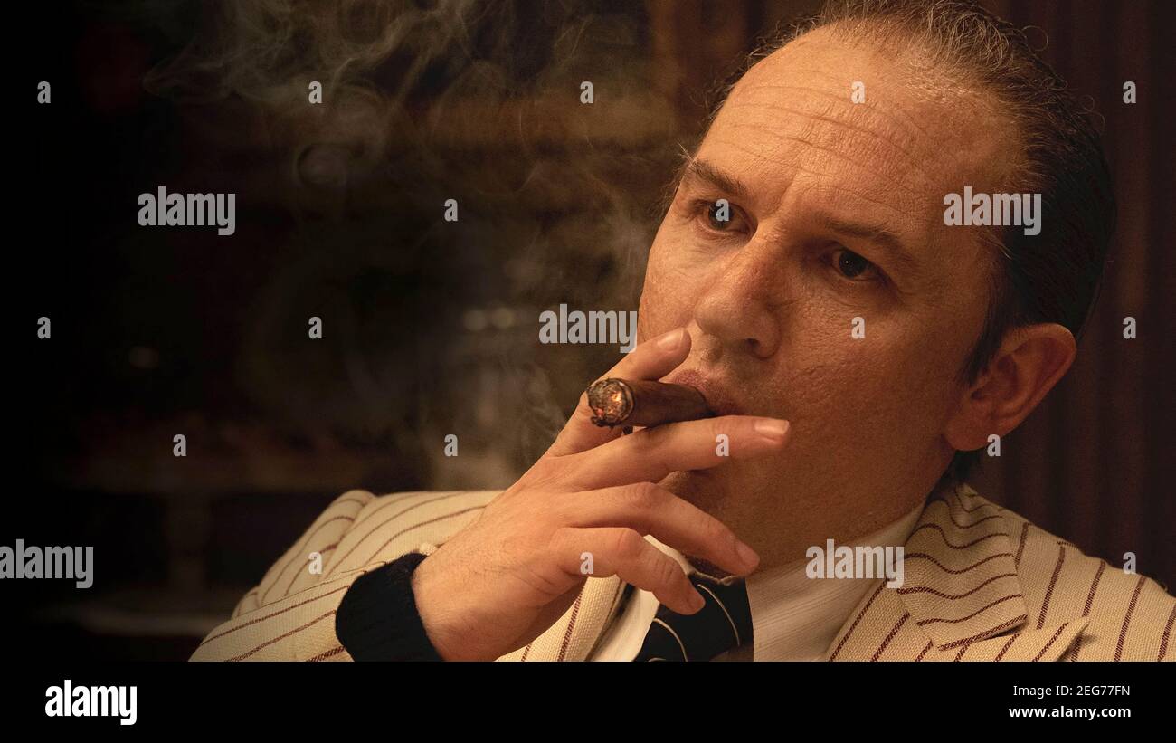 Capone (2020) Regie: Josh Trank mit Tom Hardy als 47-jähriger Al Capone, der nach 10 Jahren Gefängnis an Demenz leidet und von seiner gewalttätigen Vergangenheit heimgesucht wird. Stockfoto