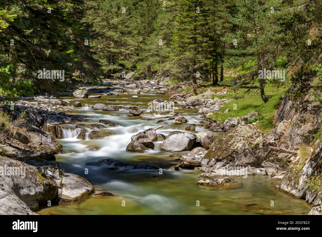 Pont d'Espagne im Sommer (Cauterets, Nationalpark der Pyrenäen, Frankreich) ESP: Pont d'Espagne en verano (Cauterets, Parque Nacional de los Pirineos) Stockfoto