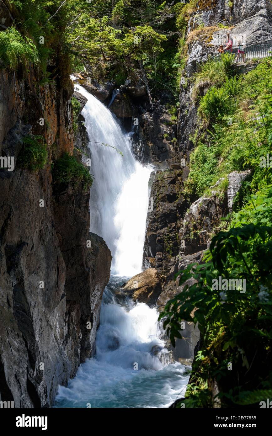Pont d'Espagne Wasserfall im Sommer (Cauterets, Nationalpark der Pyrenäen, Frankreich) ESP: Cascada del Pont d'Espagne en verano (Cauterets) Stockfoto