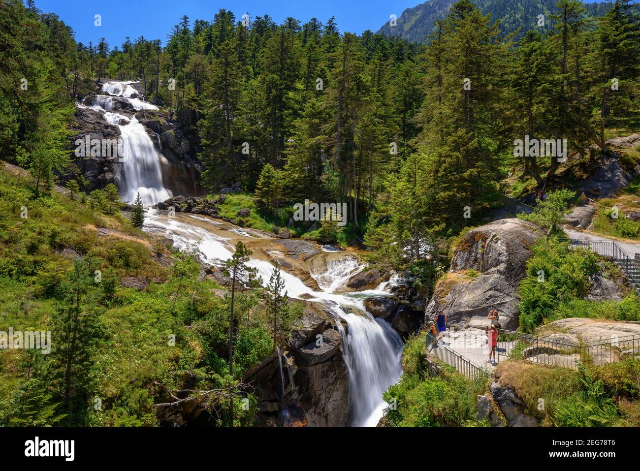 Pont d'Espagne Wasserfall im Sommer (Cauterets, Nationalpark der Pyrenäen, Frankreich) ESP: Cascada del Pont d'Espagne en verano (Cauterets) Stockfoto
