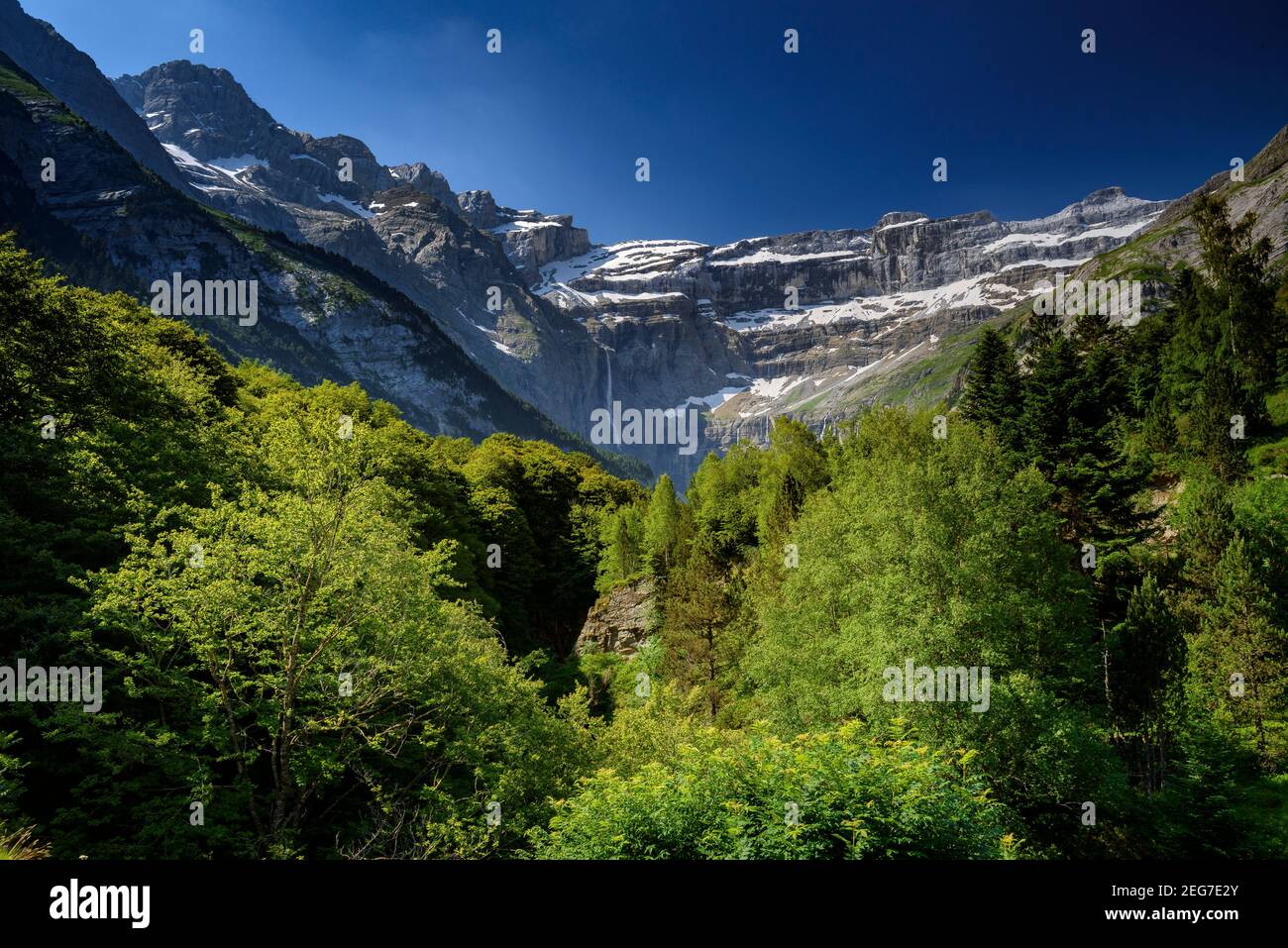 Sommer Blick auf den Cirque de Gavarnie (Gavarnie, Pyrenäen, Frankreich) ESP: Vistas de verano del circo de Gavarnie (Gavarnie, Pirineos, Francia) Fr. Stockfoto