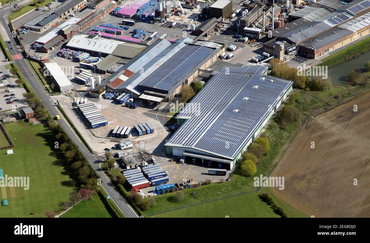 Luftaufnahme von Kuehne + Nagel Drink Logistics Ltd, mit Sitz in der Heineken UK Ltd Brauerei in Tadcaster, Yorkshire, Großbritannien Stockfoto