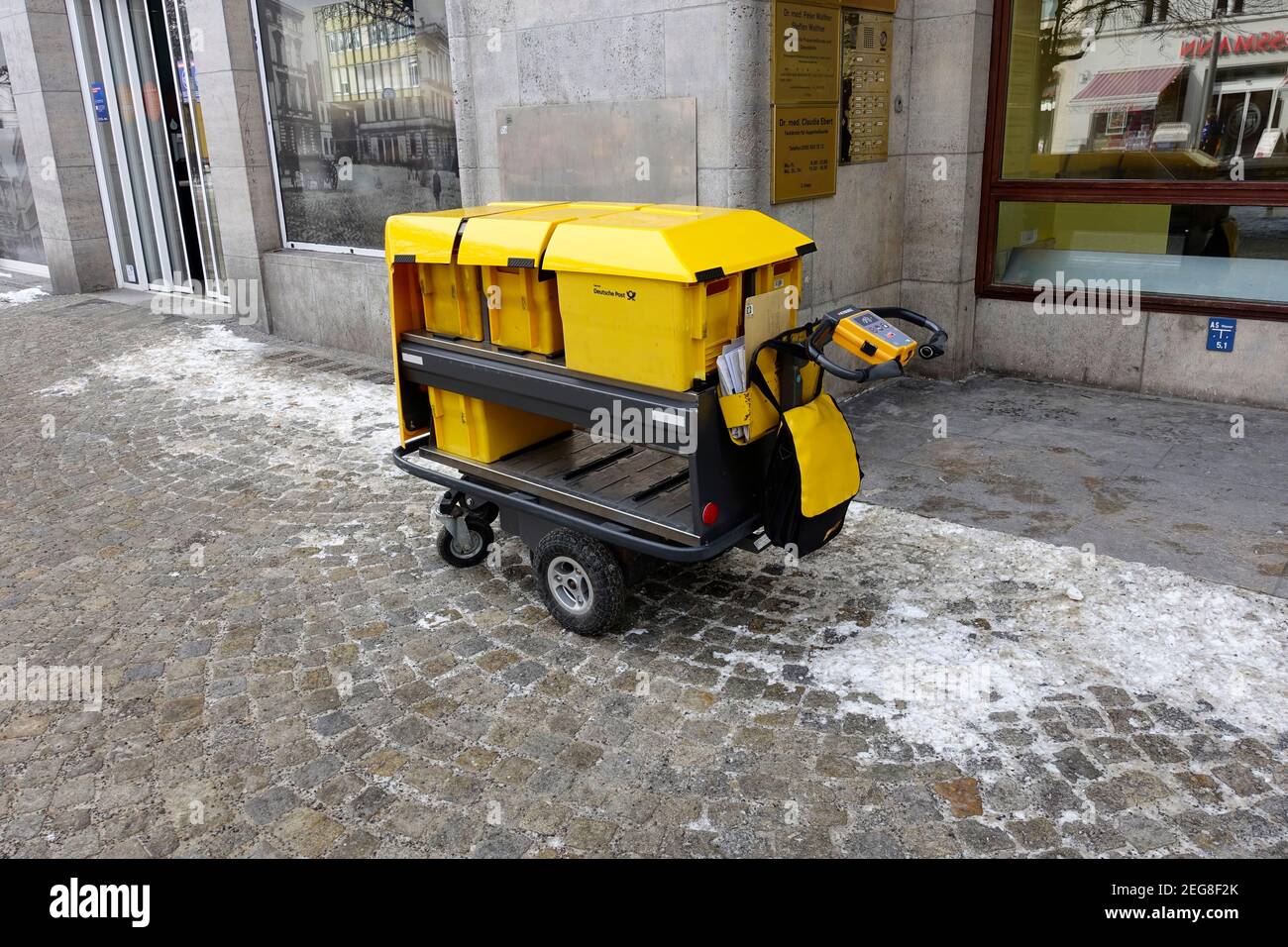 Briefzustellung Deutsche Post in Berlin Stockfoto