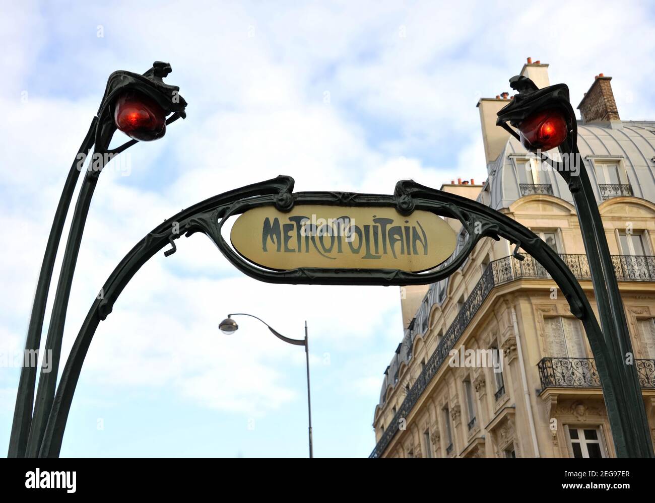 Der Jugendstil u-Bahn Eingang bei Saint-Michel, Paris, Frankreich, Europa Stockfoto