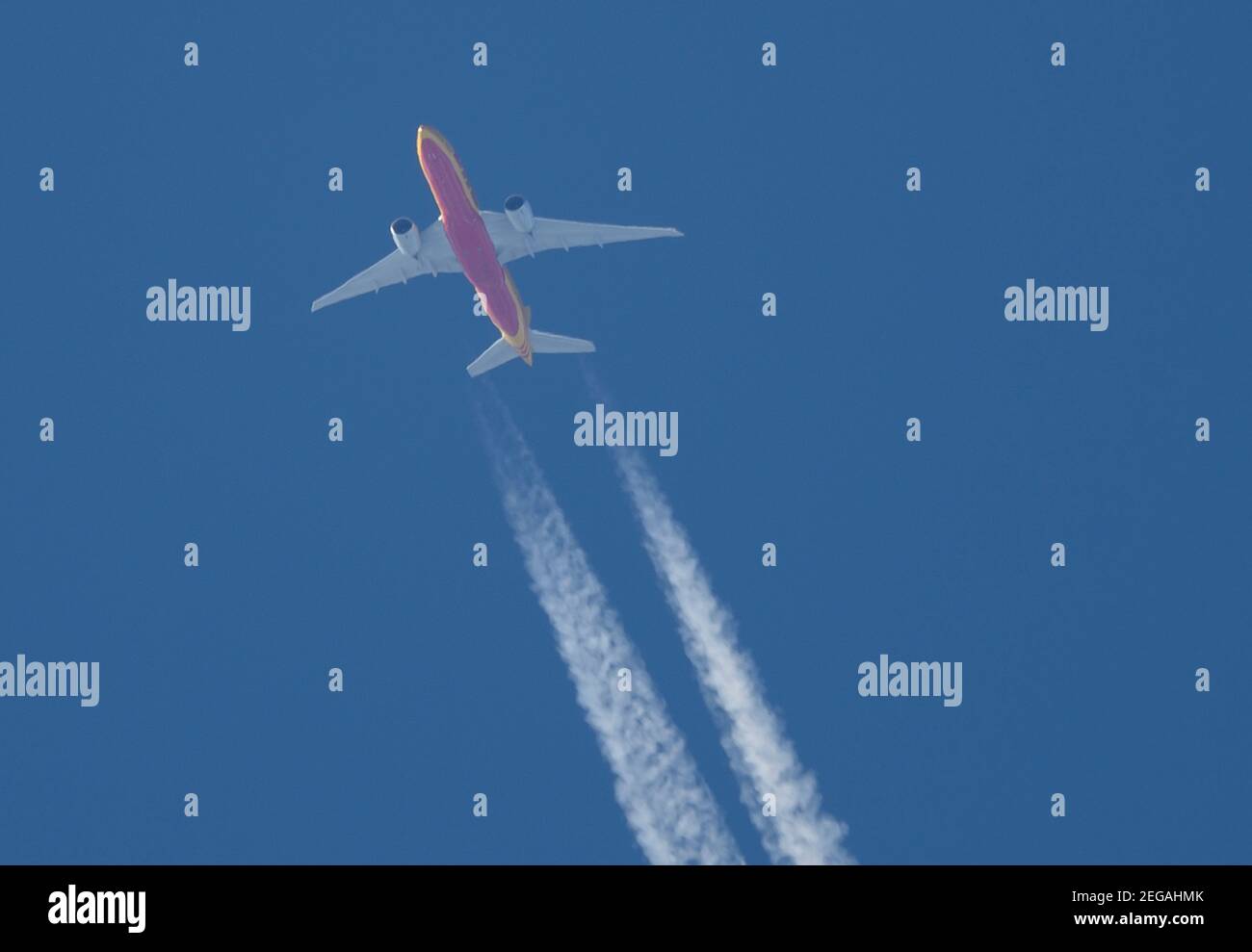 18. Februar 2021. DHL AeroLogic Boeing 777-F D-AALQ fliegt über London von Los Angeles um 35.000ft Uhr auf dem Weg nach Frankfurt. Kredit: Malcolm Park/Alamy Stockfoto