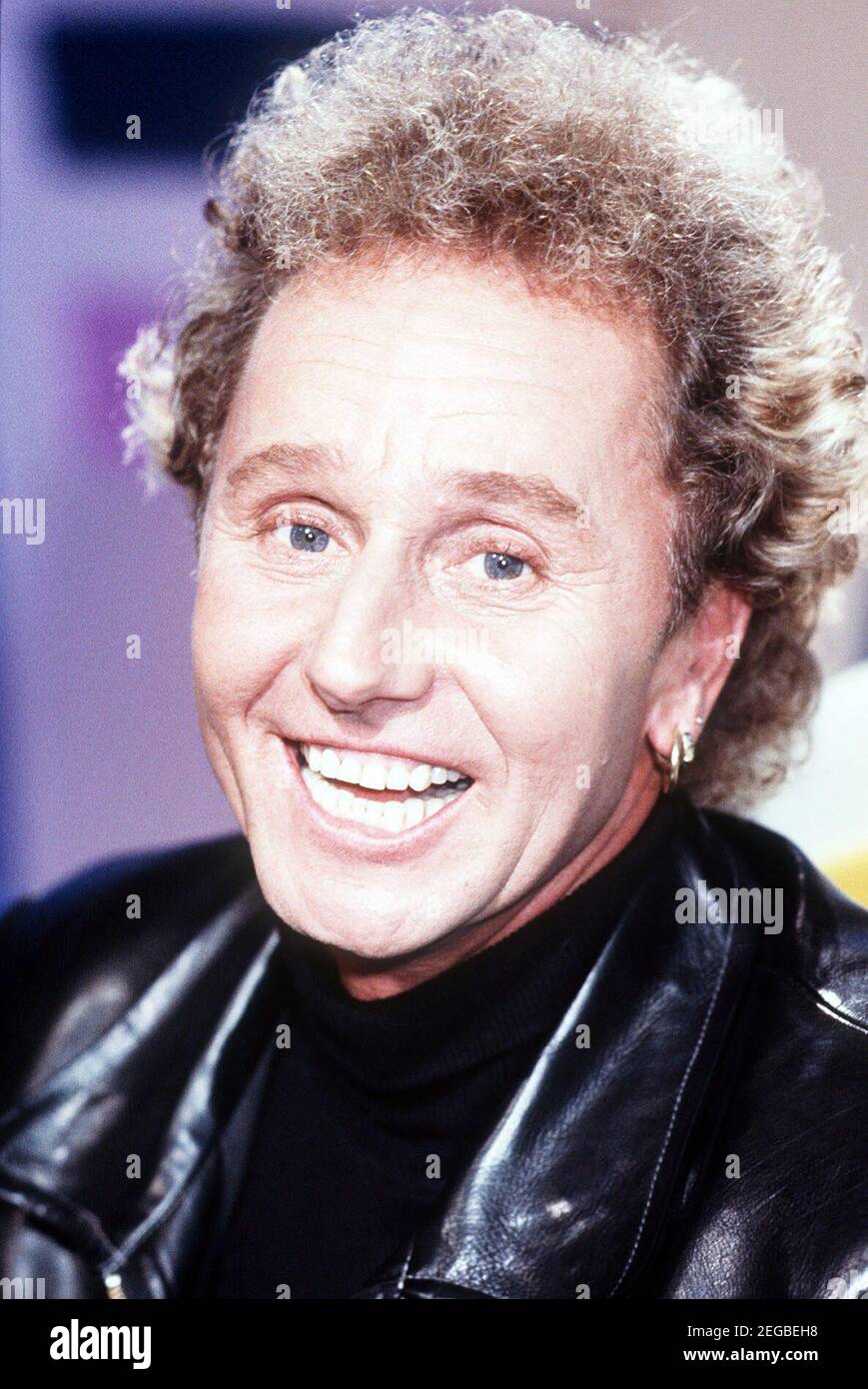 KLAUS EBERHARTINGER, Sänger und Schauspieler aus Österreich, Bandmitglied der Rock-Pop Band EAV erste Allgemeine Versicherung, Portrait um 1998. KLAUS EBRHARTINGER, österreichischer Sänger und Schauspieler, Mitglied der österreichischen Rock Pop Band EAV erste Allgemeine Versicherung, Portrait um 1998. Stockfoto