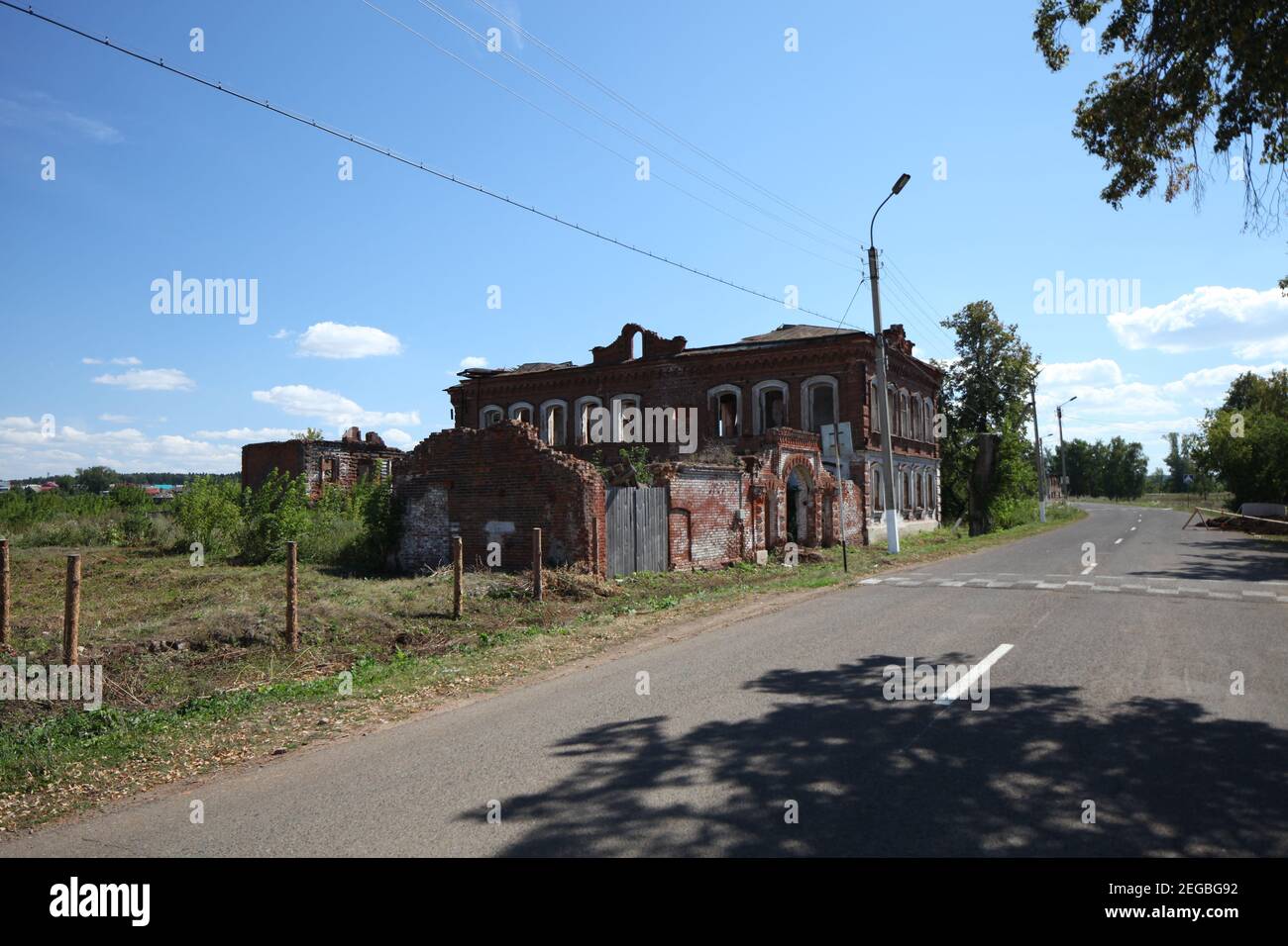 Ein Schild an der Seite einer Straße Stockfoto