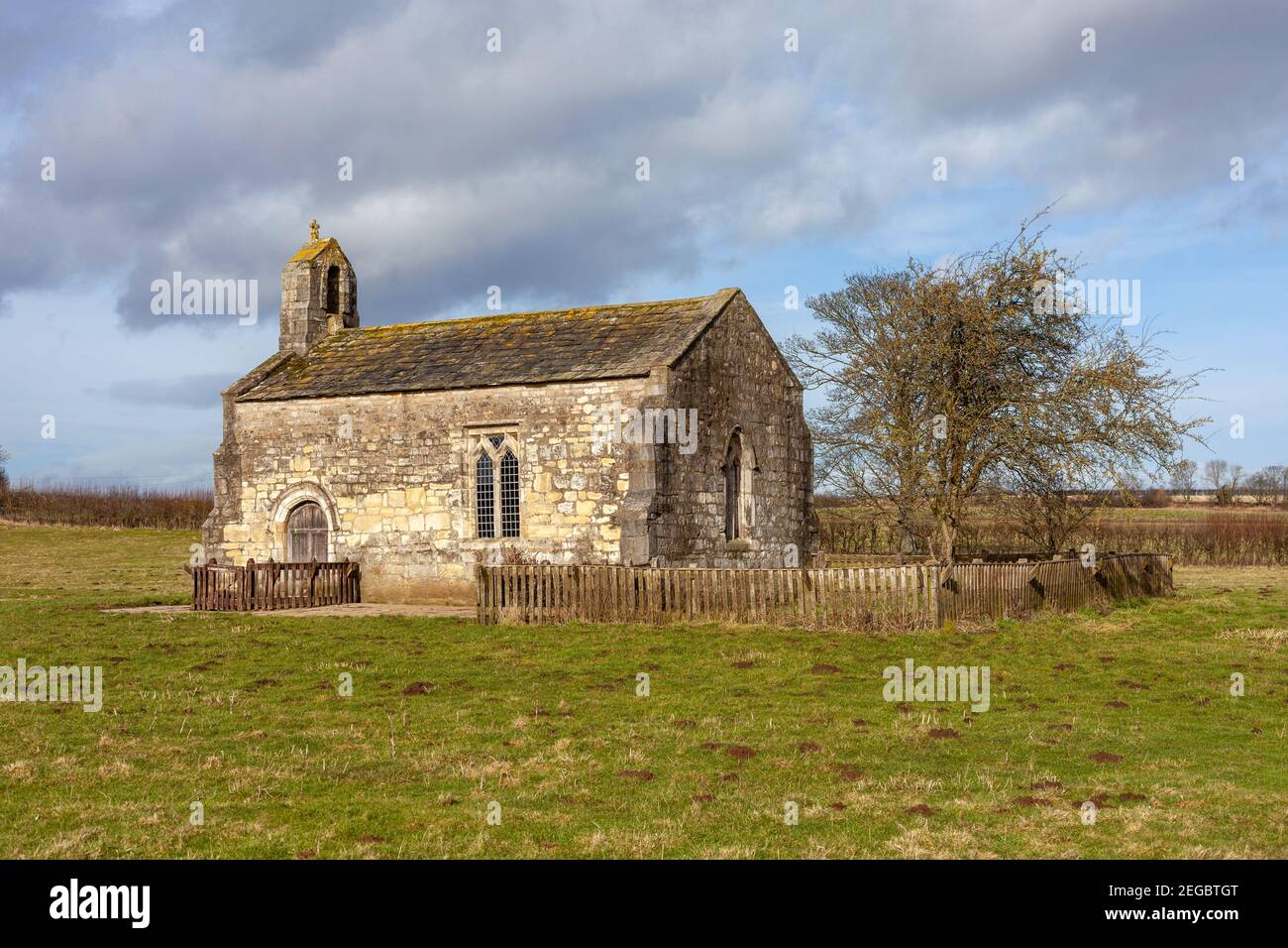 Leitkapelle - eine redundante anglikanische Kapelle in der Mitte Eines Feldes in der Nähe von Saxton in North Yorkshire Stockfoto