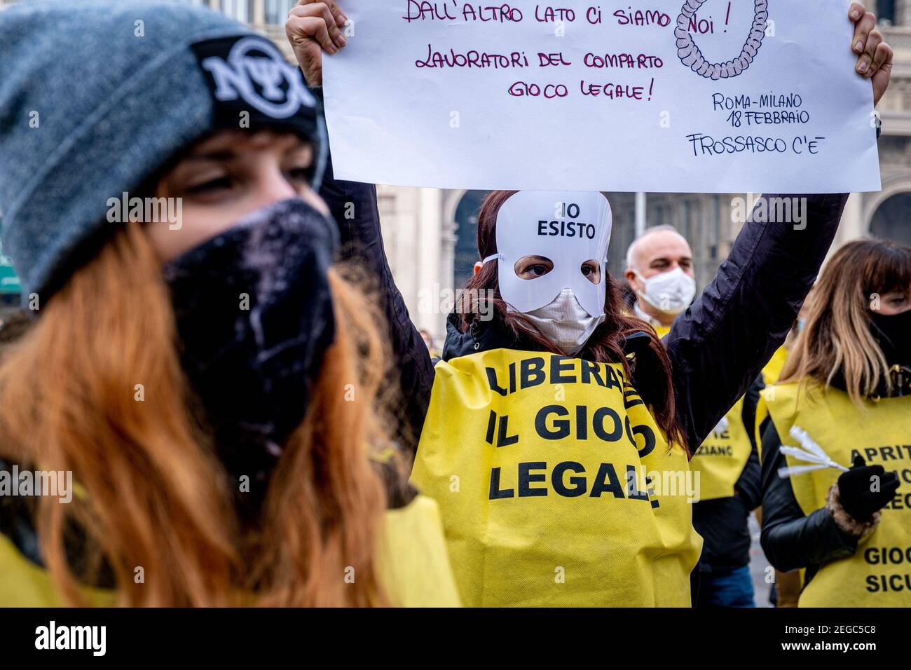 Mailand - Protest der Arbeiter der legalen Gaming-Sektor auf der Piazza Duomo gleichzeitig mit anderen Plätzen in, Italien. , . Bingo, Spielautomaten, Spielhallen nur redaktionelle Verwendung (Foto: IPA/Sipa USA) Kredit: SIPA USA/Alamy Live Nachrichten Stockfoto