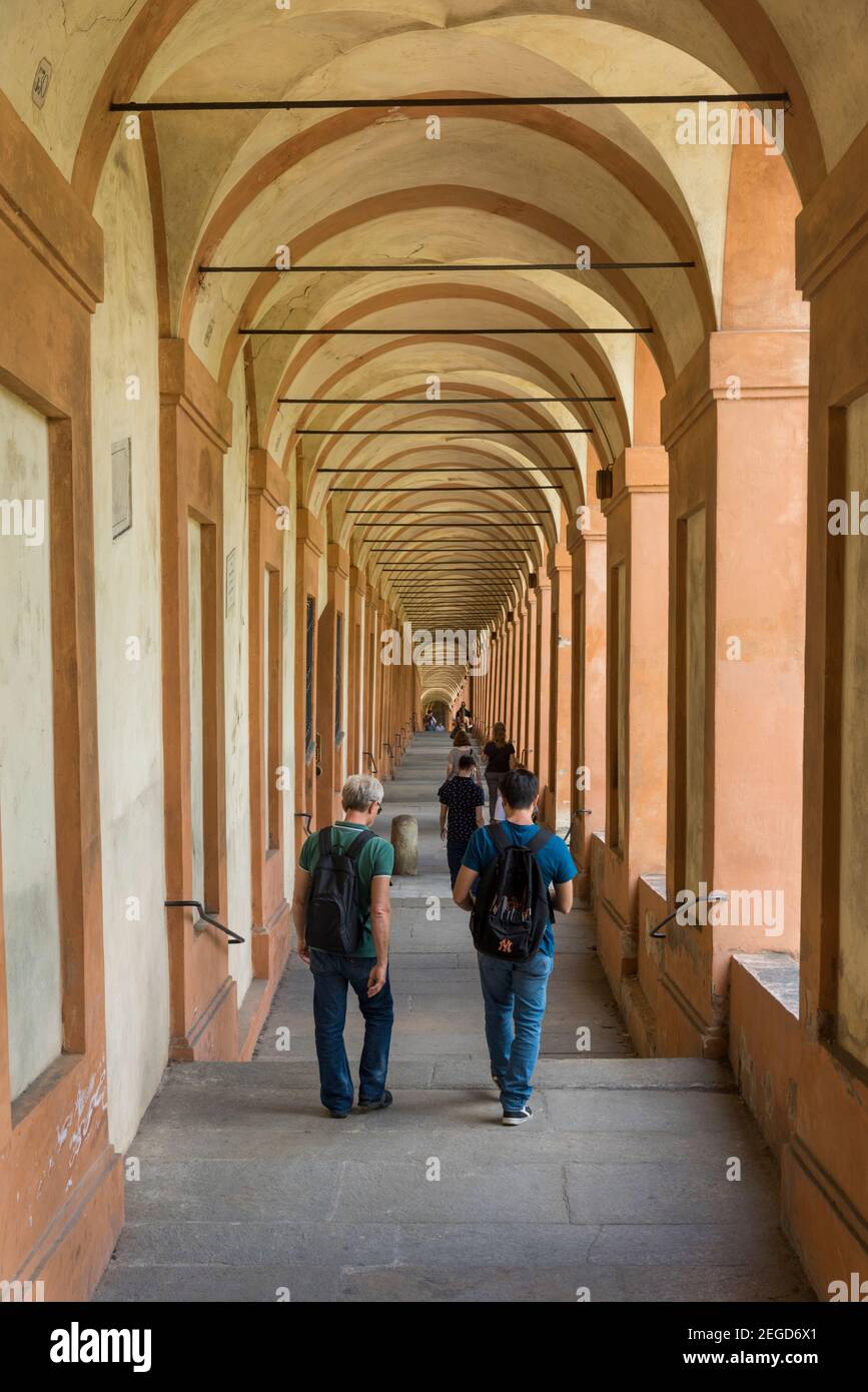 Der Portico di San Luca, ein überdachter Weg von Bologna zum Heiligtum der Madonna di San Luca eine Kirche auf einem Hügel in Bologna Italien Stockfoto