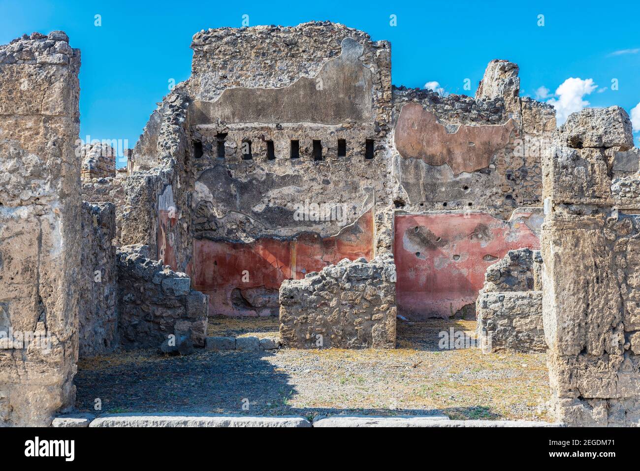 Altes Haus in den römischen Ruinen der antiken archäologischen Stätte von Pompeji in Kampanien, Italien Stockfoto