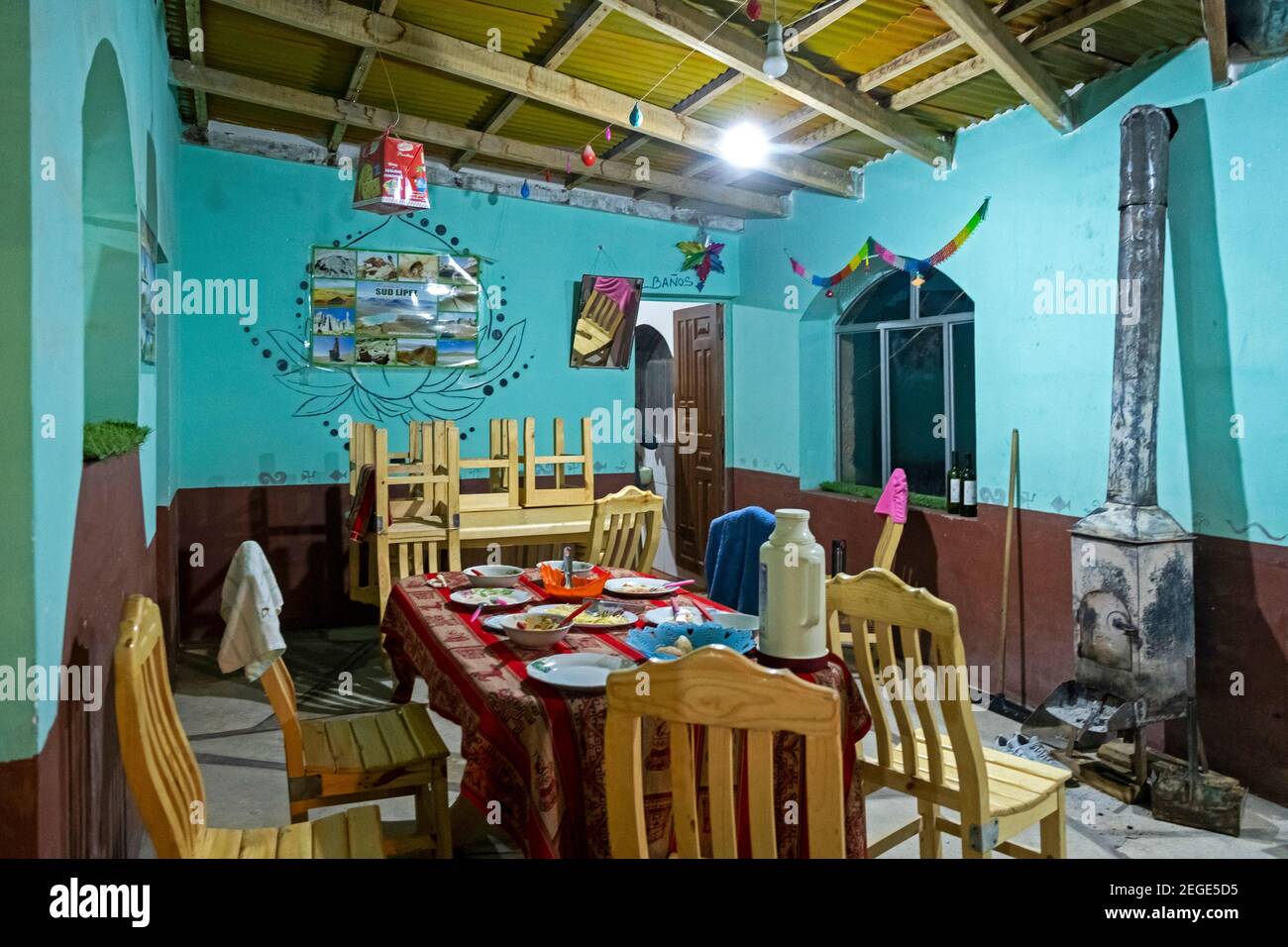 Interieur der Zuflucht / Hostel in Laguna Colorada / Red Lagoon, Salzsee in der Eduardo Avaroa Anden Fauna National Reserve, Bolivien Stockfoto