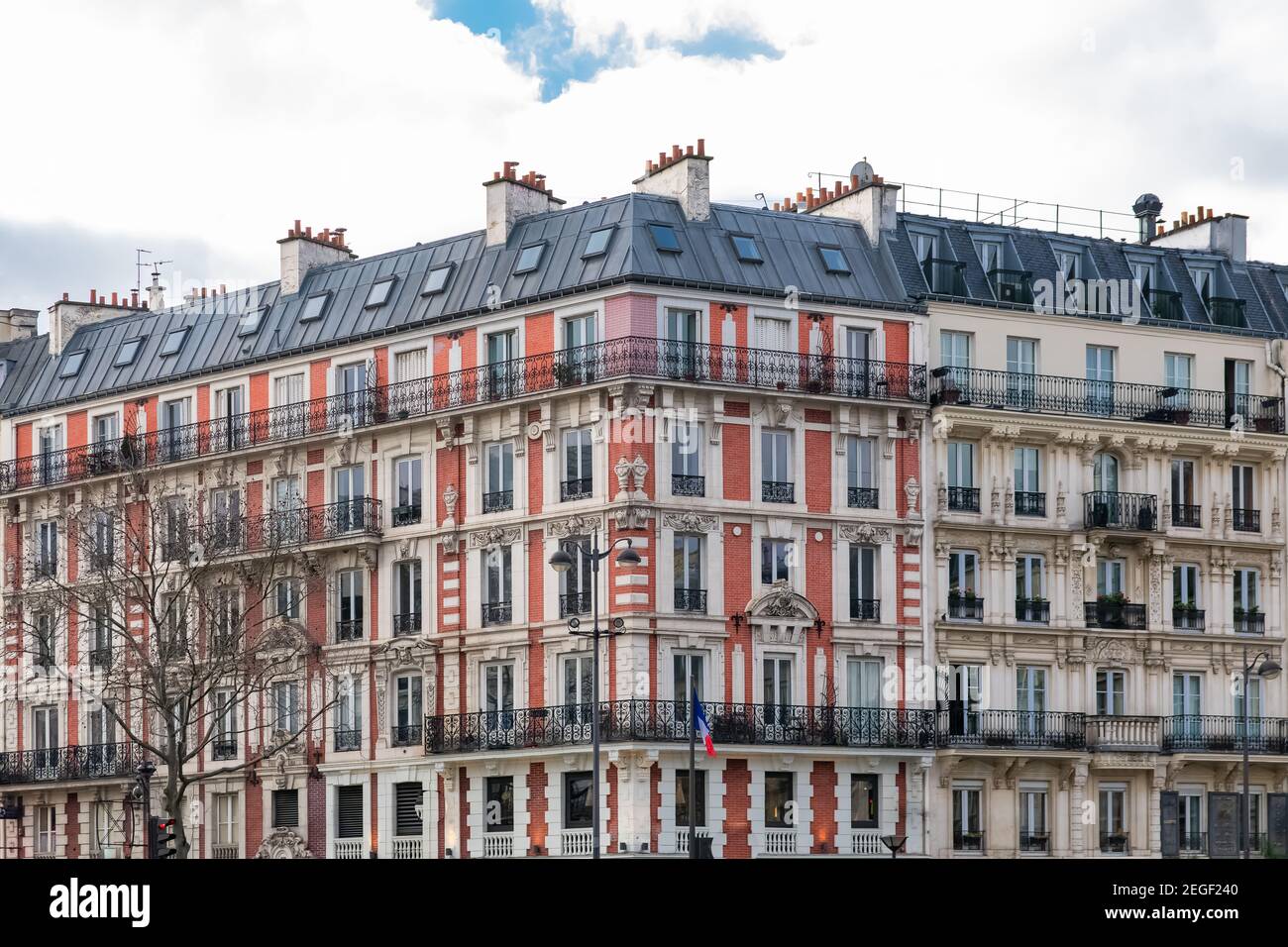 Paris, typische Fassaden, schöne Gebäude im Zentrum Stockfoto