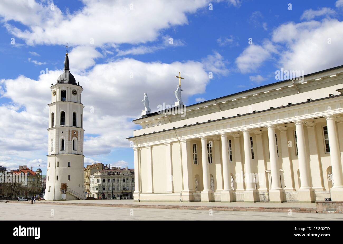Die Kathedrale Basilika und der Glockenturm der Kathedrale von Vilnius, der Hauptstadt von Litauen. Stockfoto