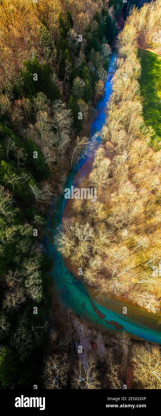 Guthrie Creek im Western Jackson County, IN wie von oben im frühen Frühjahr gesehen. Aufgenommen mit einer Drohne. Stockfoto