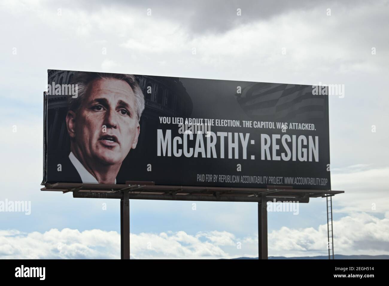Eine Autobahn-Plakatwand fördert „McCarthy: Zurücktreten“ in Lancaster, Calif, Montag, 15. Februar 2021. (Dylan Stewart/Bild des Sports) Stockfoto Eine Autobahn-Plakatwand fördert „McCarthy: Zurücktreten“ in Lancaster, Calif, Montag, 15. Februar 2021. (Dylan Stewart/Bild des Sports) Stockfoto