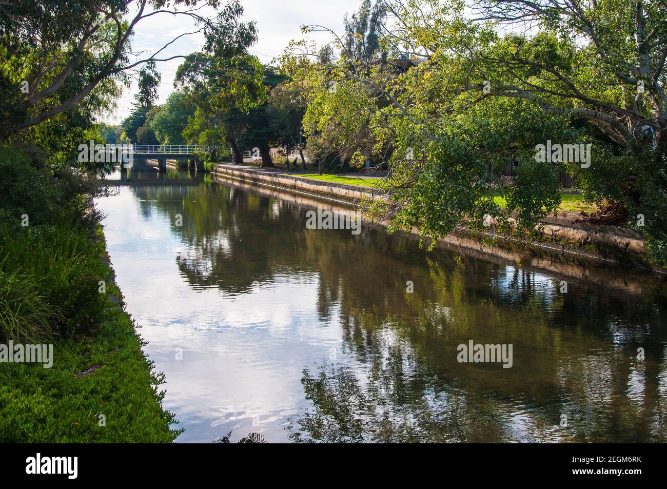 Am frühen Morgen auf dem 19th-Jahrhundert Elwood Canal, Melbourne, Victoria, Australien Stockfoto Am frühen Morgen auf dem 19th-Jahrhundert Elwood Canal, Melbourne, Victoria, Australien Stockfoto