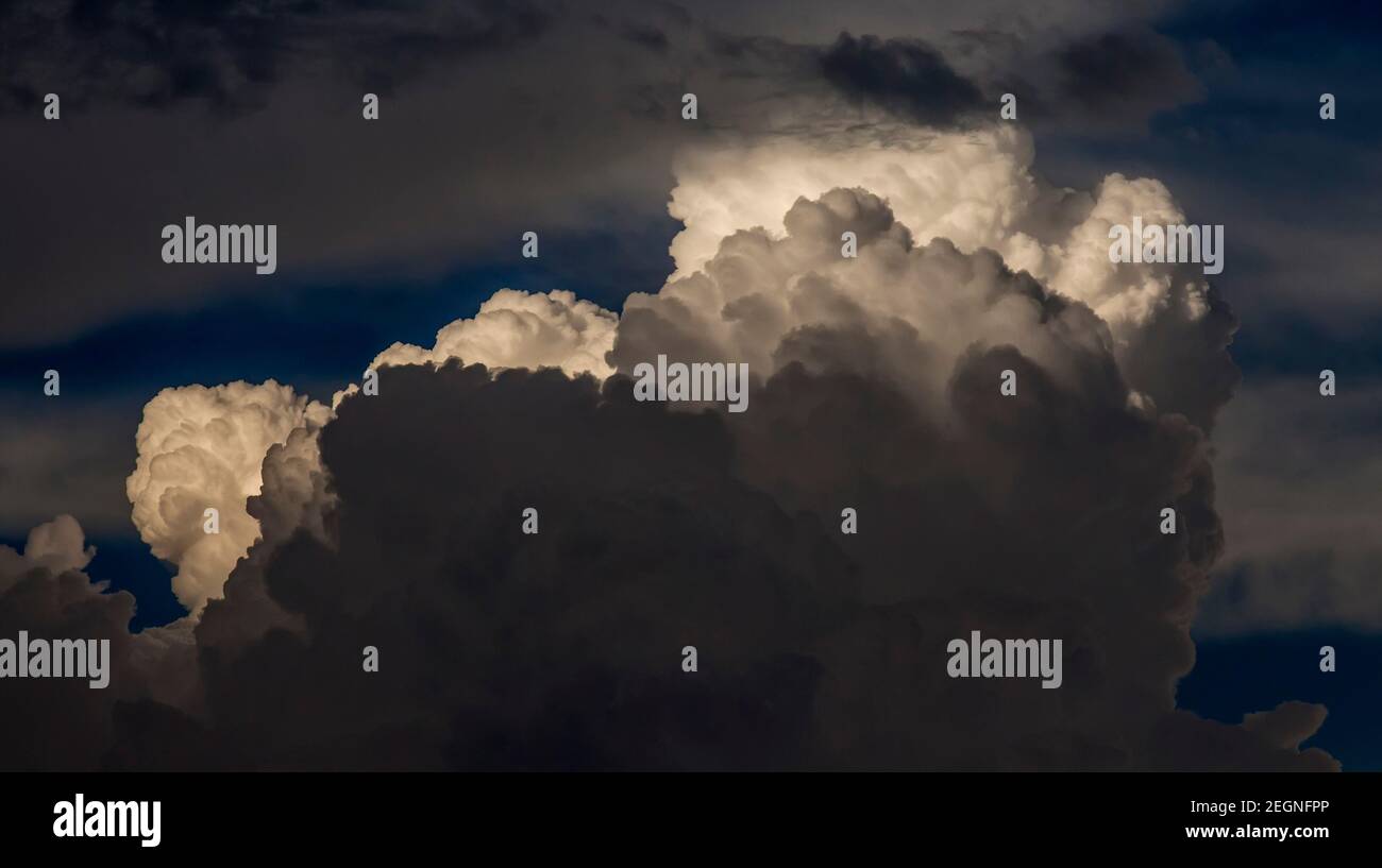 Gewitterwolken von oben Stockfoto