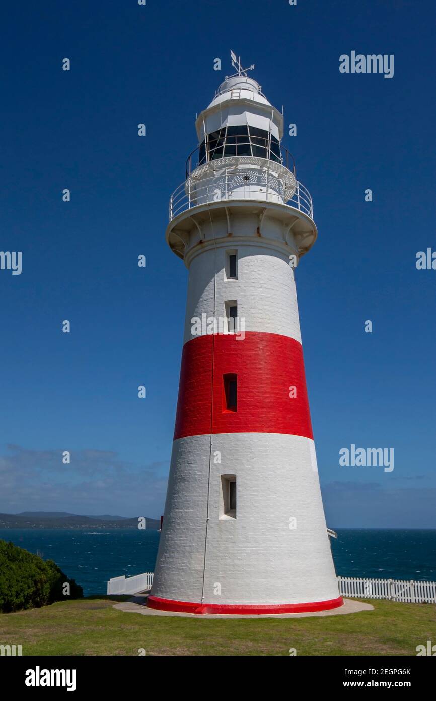 Der Low Head Lighthouse, der zur Bass Strait an der Nordküste Tasmaniens zeigt. Tasmanien ist ein Inselstaat in Australien. Stockfoto