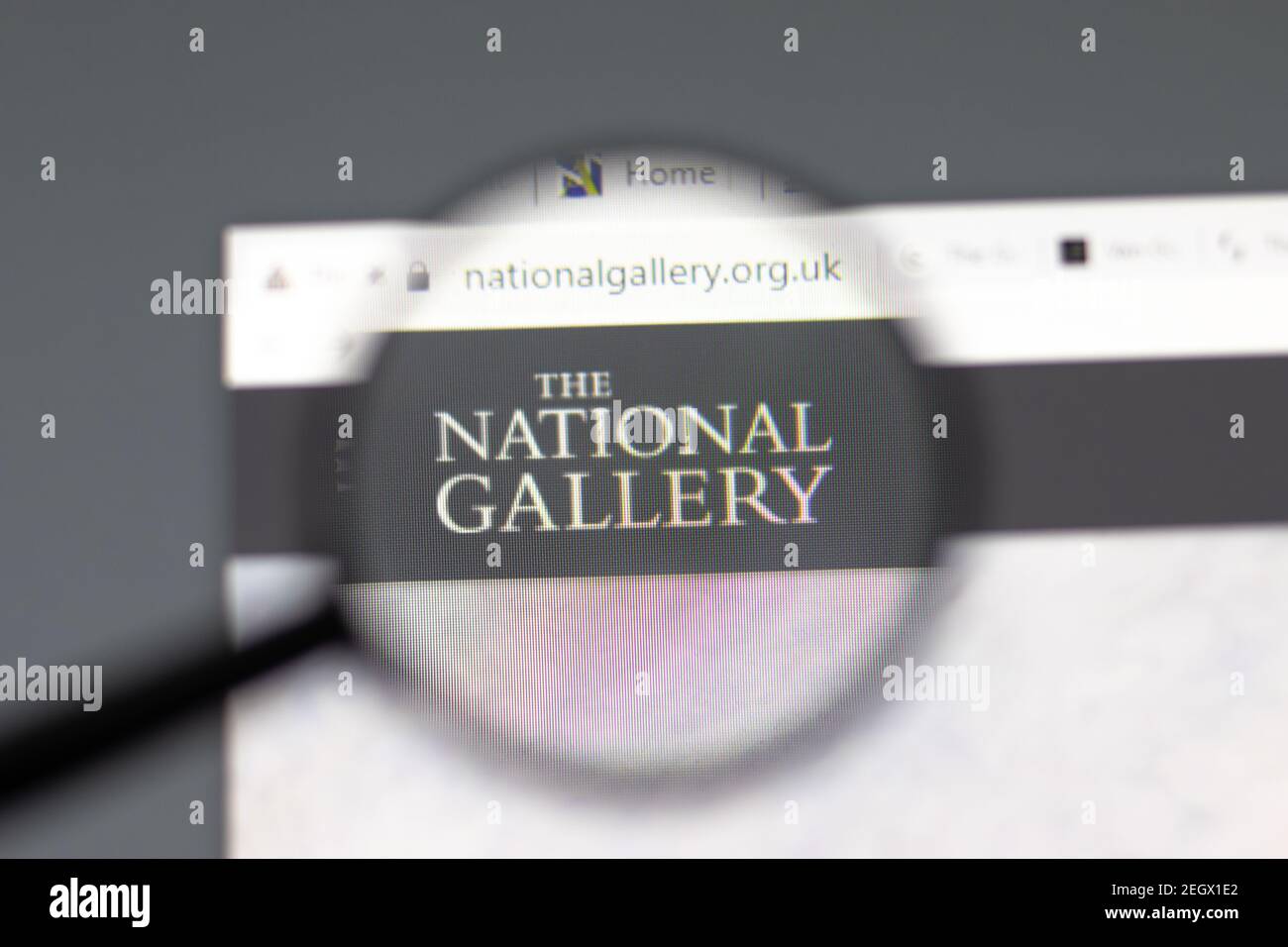 New York, USA - 15. Februar 2021: Website der National Gallery in London im Browser mit Firmenlogo, illustrative Editorial Stockfoto