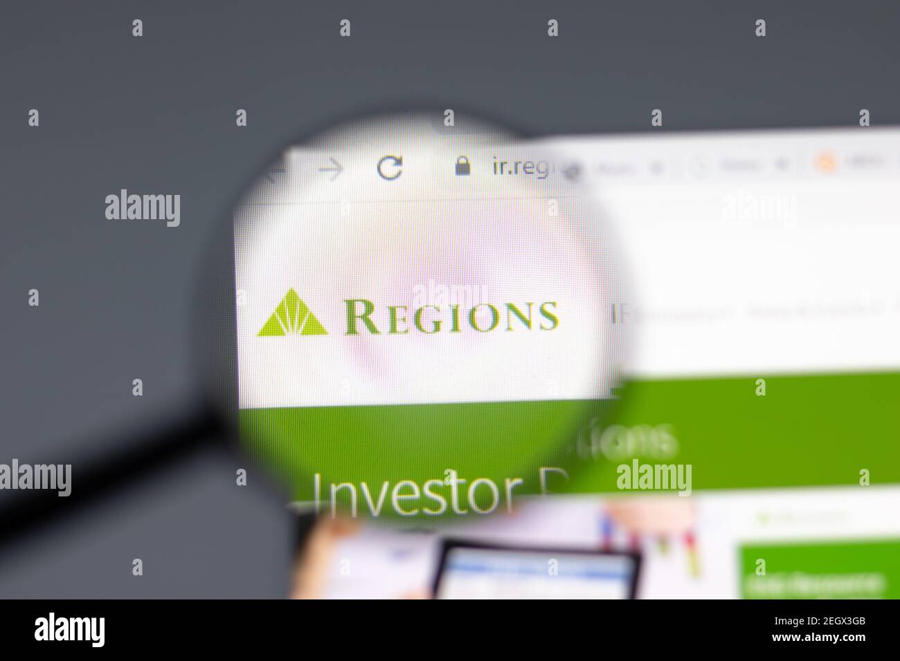 New York, USA - 15. Februar 2021: Website der Regions Financial Corporation im Browser mit Firmenlogo, illustrative Editorial Stockfoto New York, USA - 15. Februar 2021: Website der Regions Financial Corporation im Browser mit Firmenlogo, illustrative Editorial Stockfoto