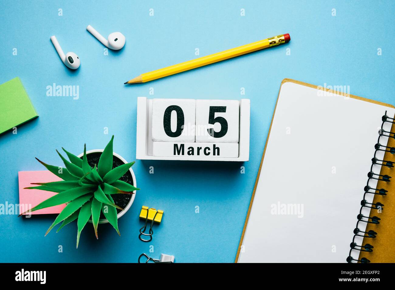 5 Fünfter Tag des Frühlingmonatskalenders märz. Stockfoto